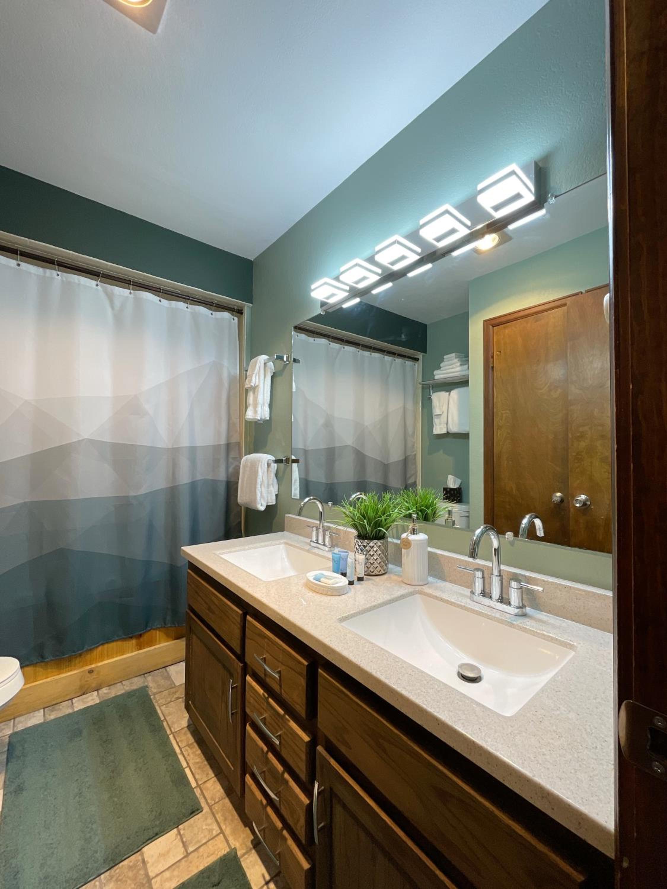 Studio Apartment with Queen Bed photo 2