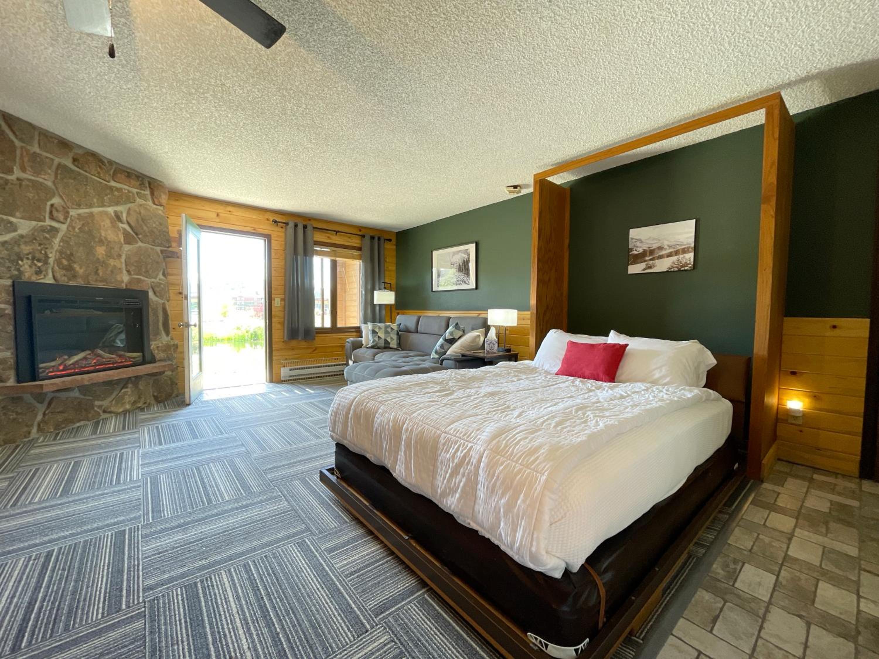 Studio Apartment with Queen Bed photo 1