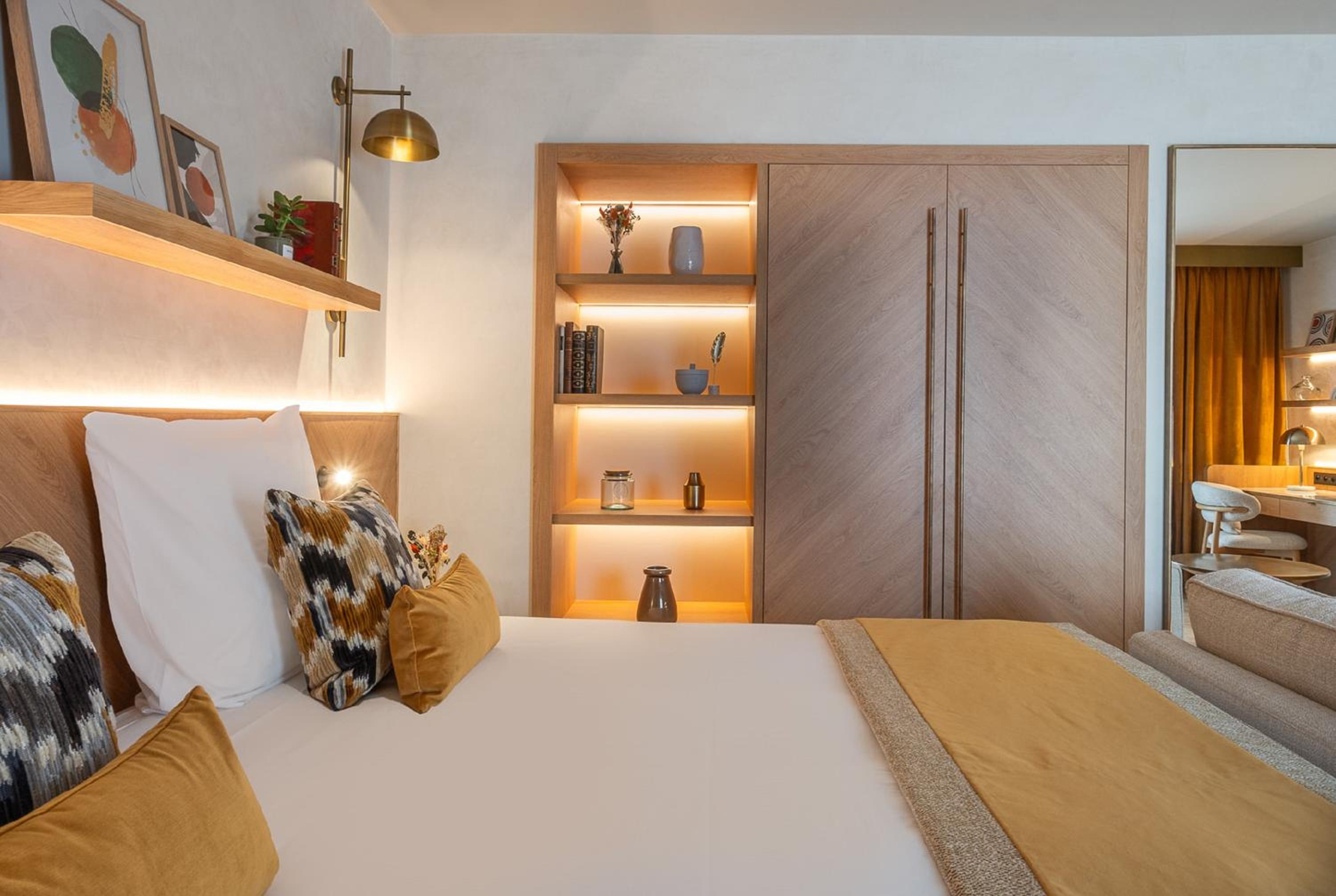 Deluxe Double Room - Photo 7