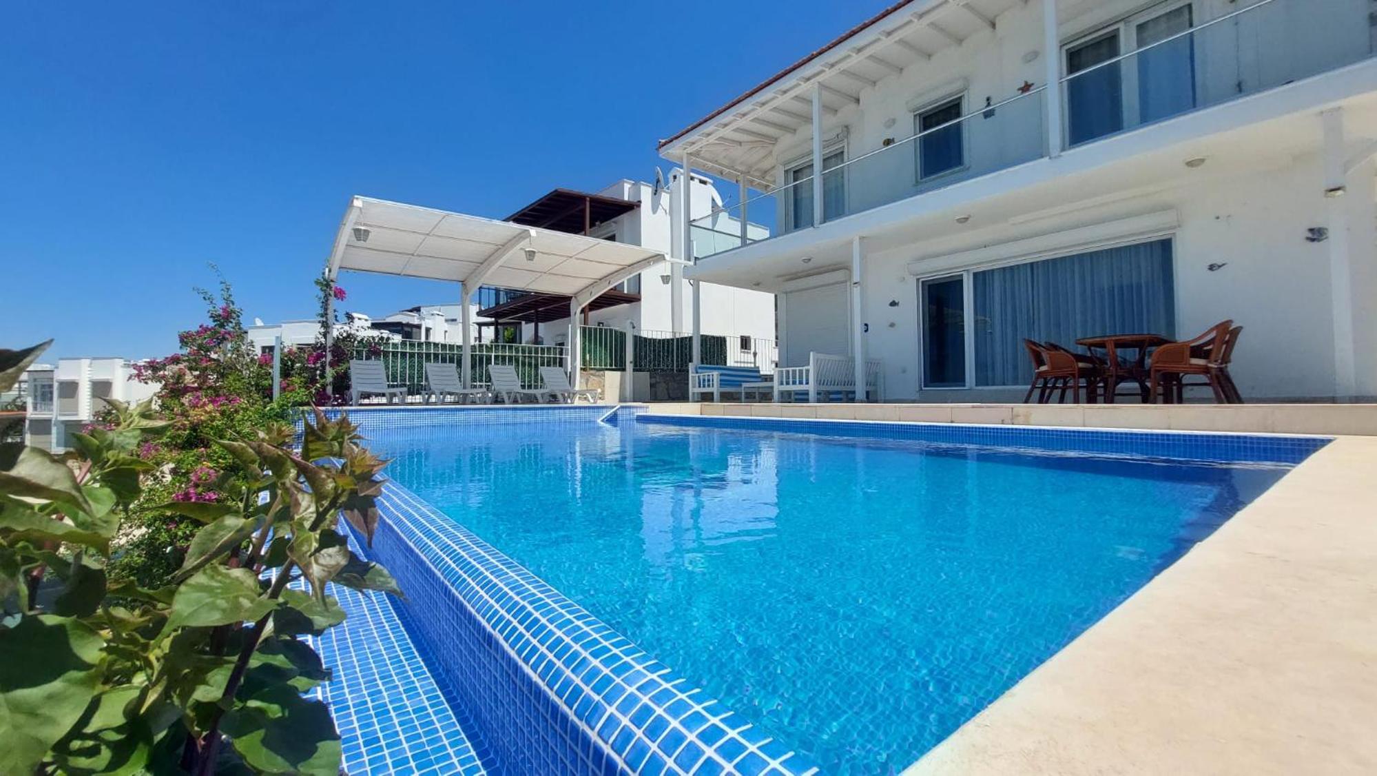 Three-Bedroom Villa photo 3