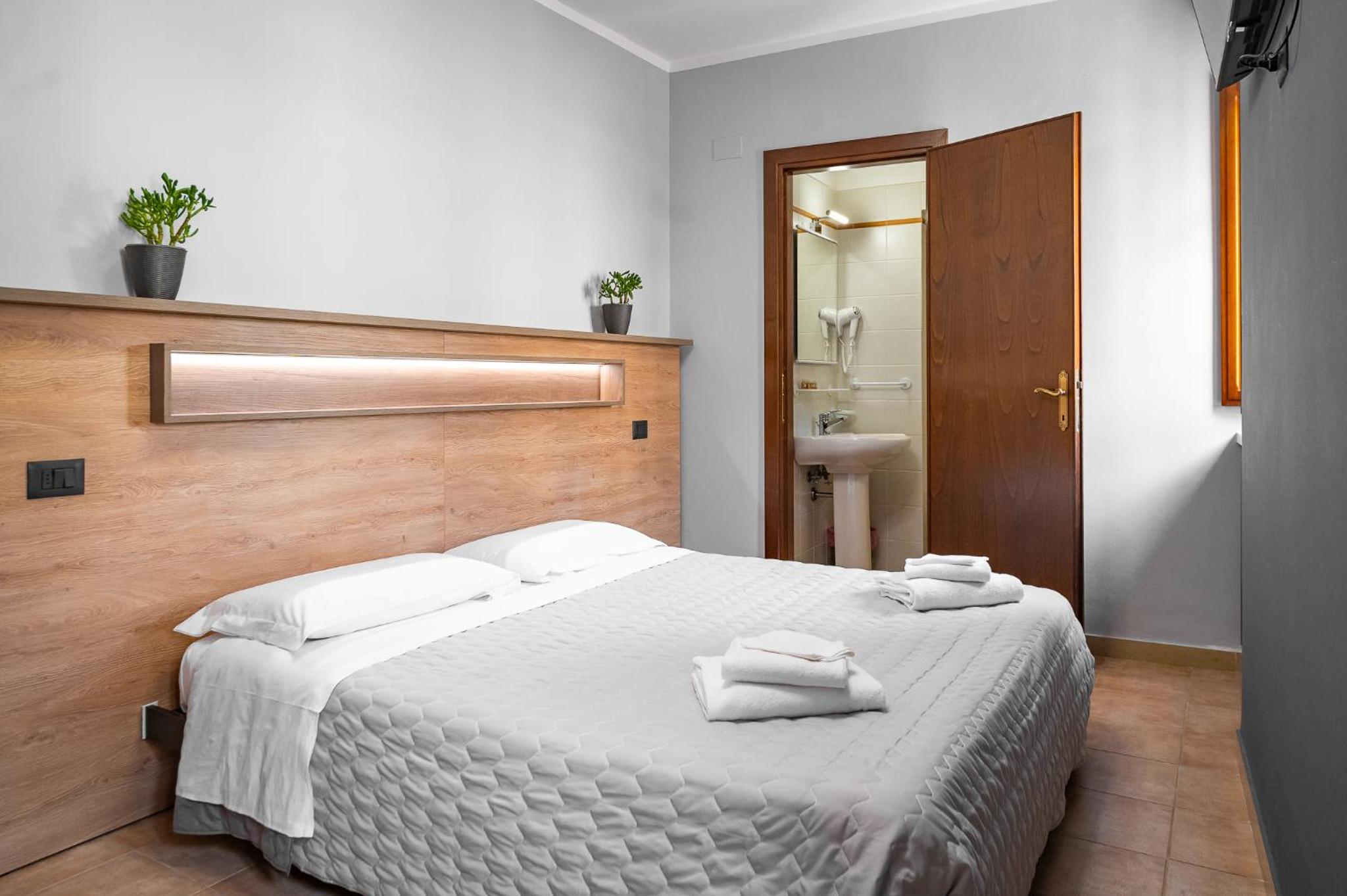 Economy Double Room photo 1