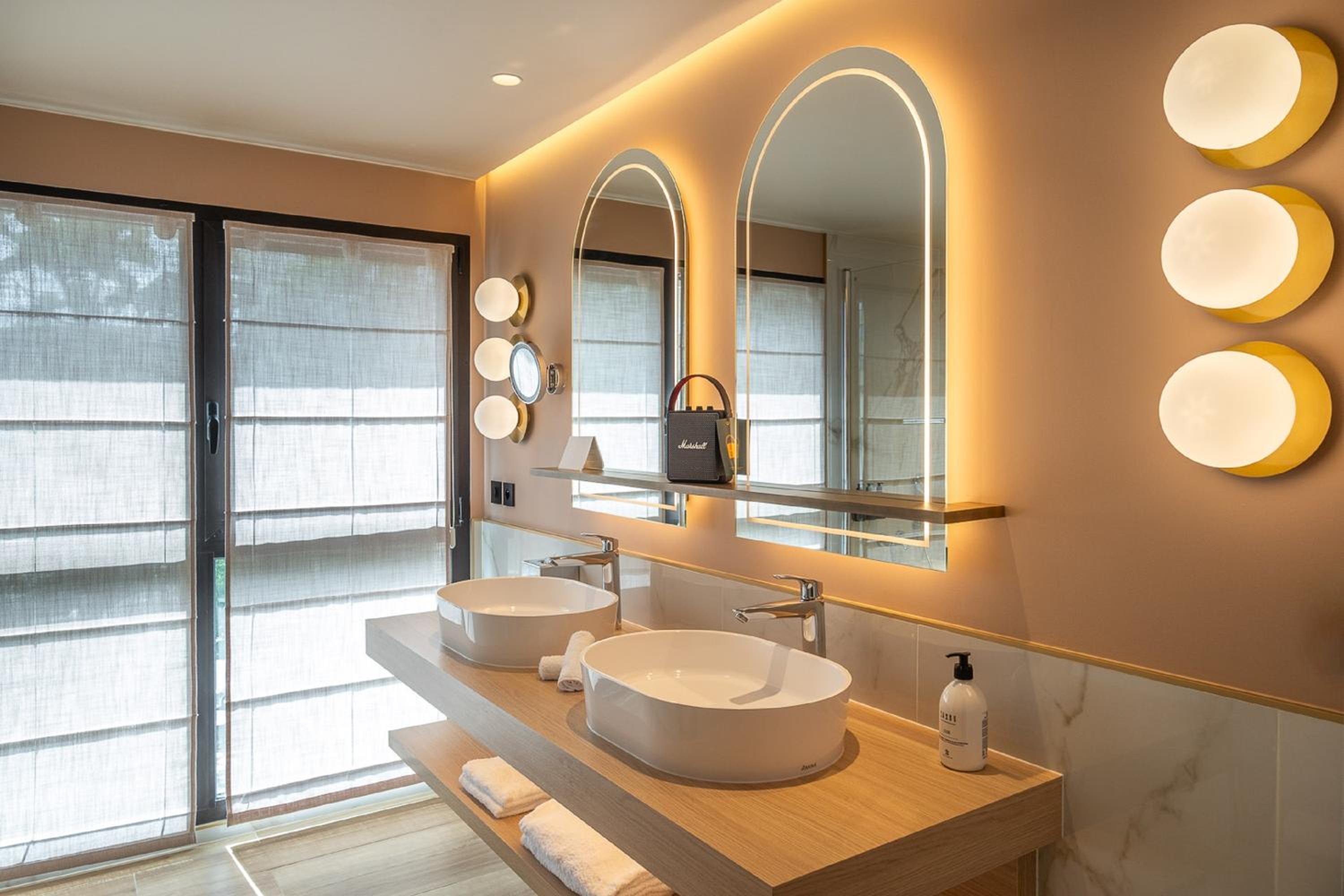 Suite - Photo 17