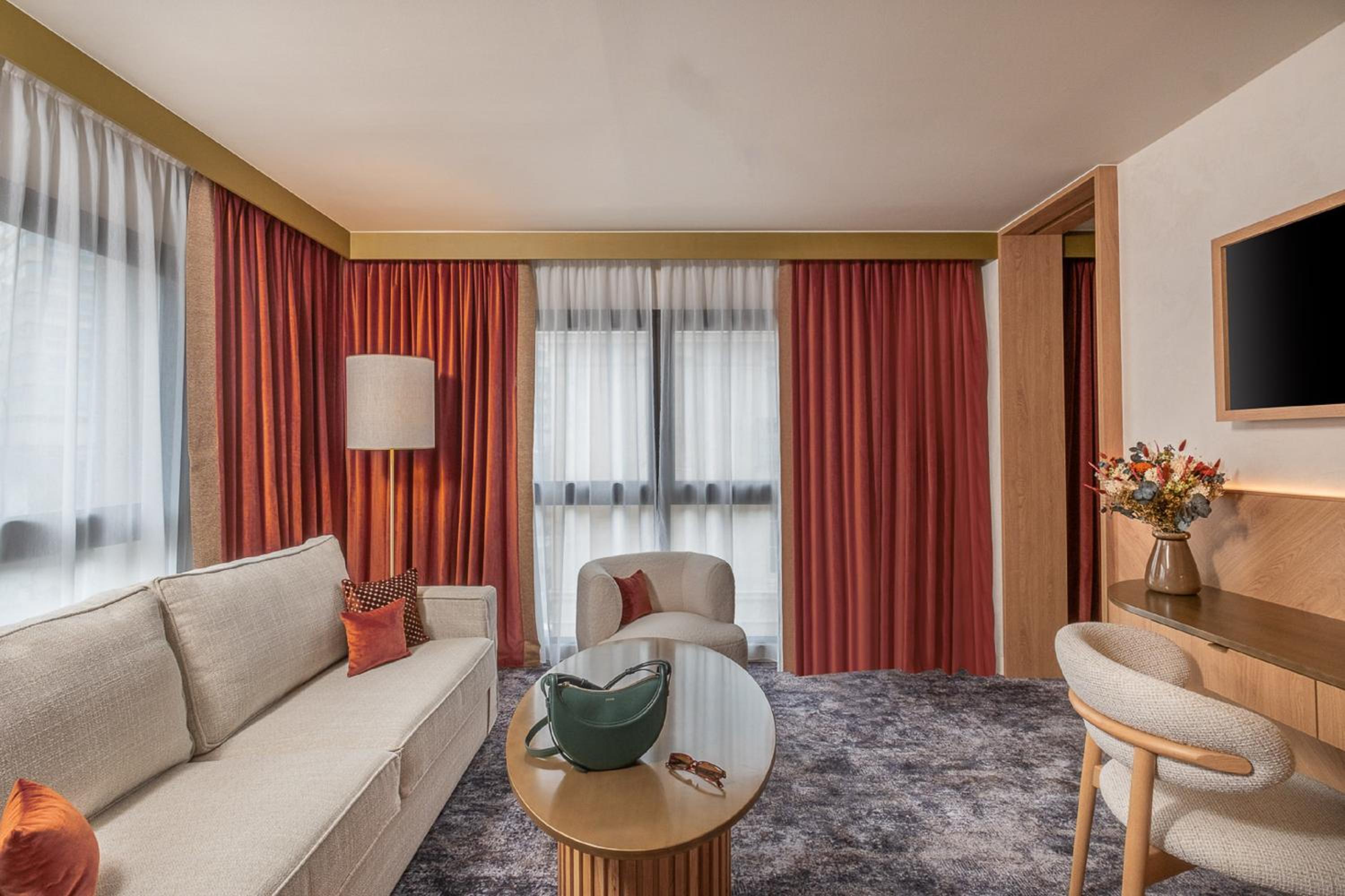 Suite - Photo 5