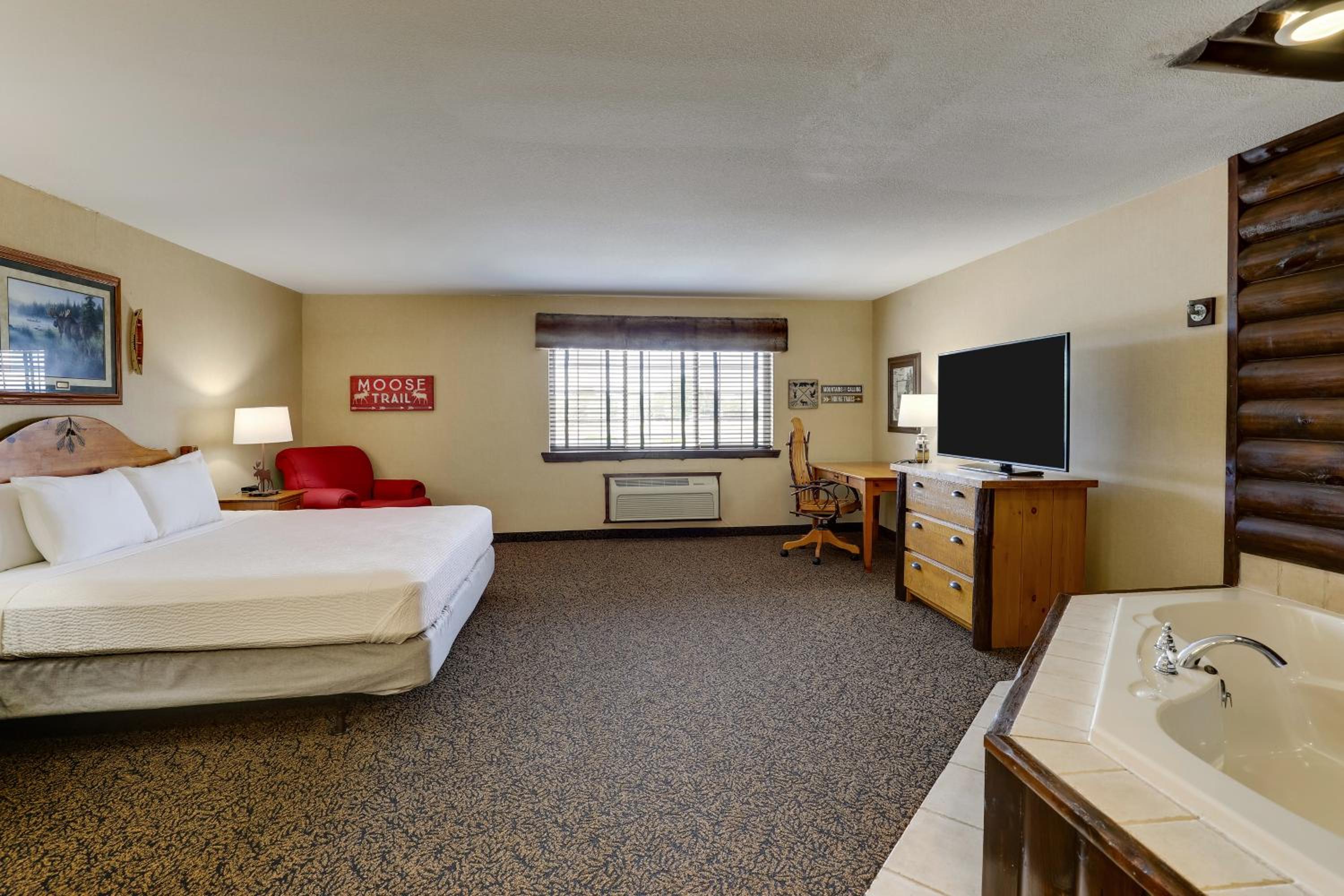 Suite with Hot Tub photo 1