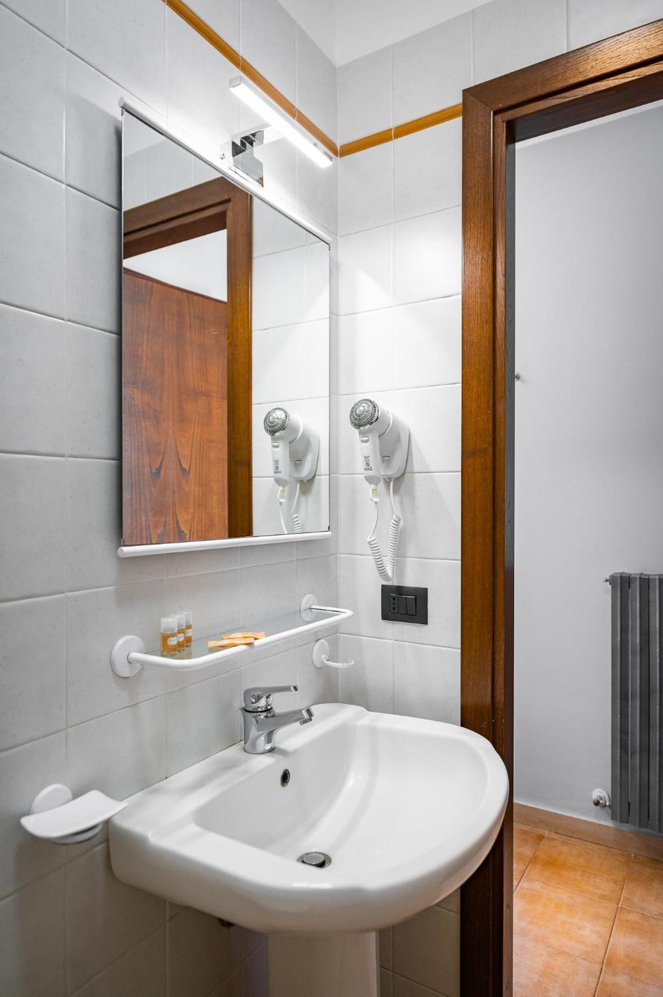 Deluxe Single Room with Balcony photo 3