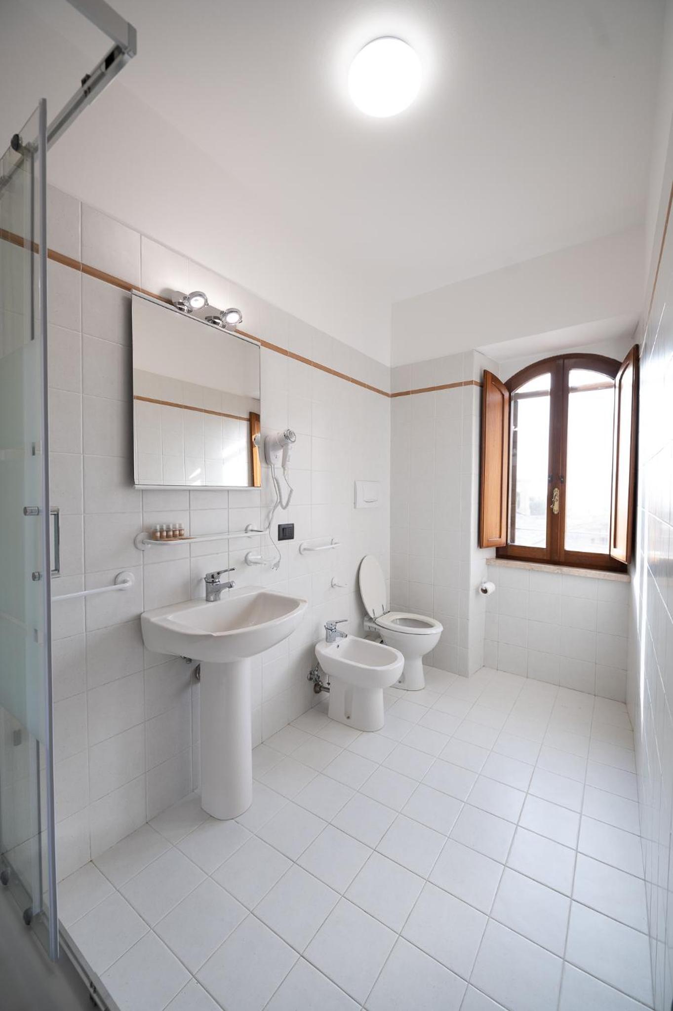 Deluxe Double Room with Extra Bed photo 2