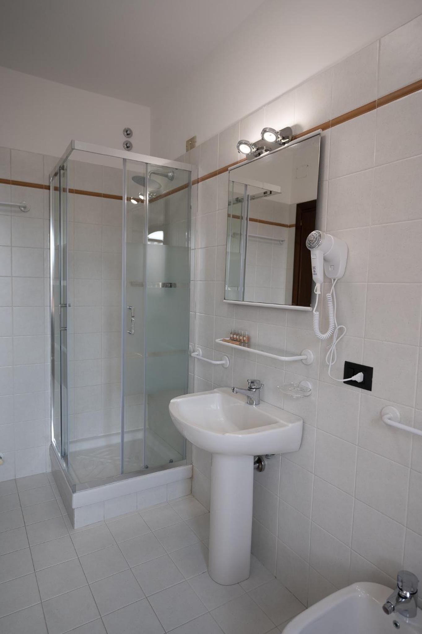 Deluxe Double Room with Extra Bed photo 3