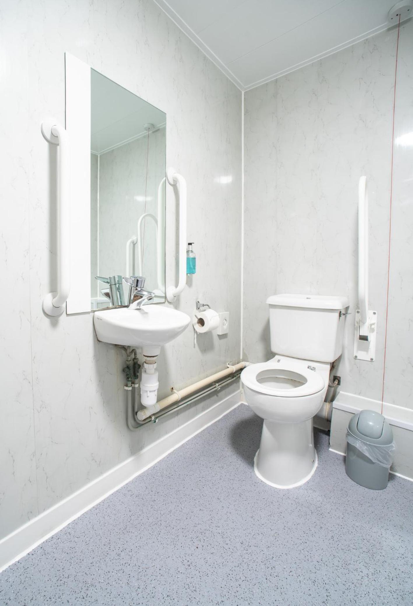 Double Room - Disability Access photo 3