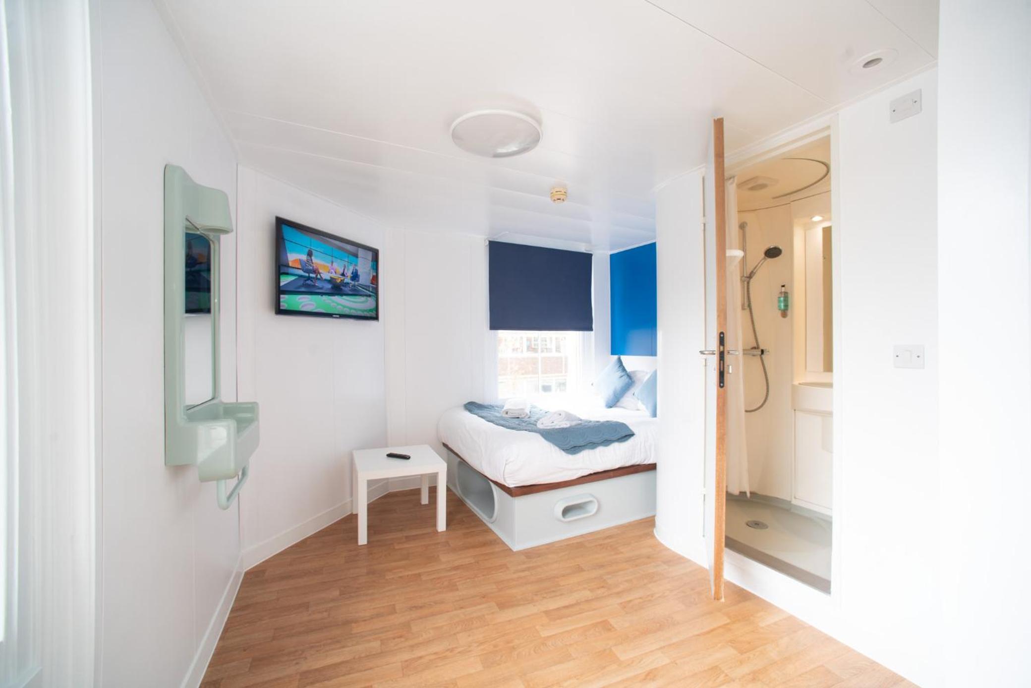 Standard Double Room with Window photo 3