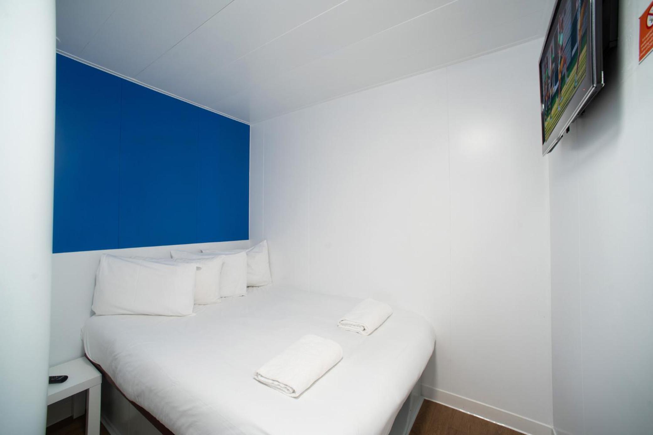 Standard Double Room - No Window photo 2