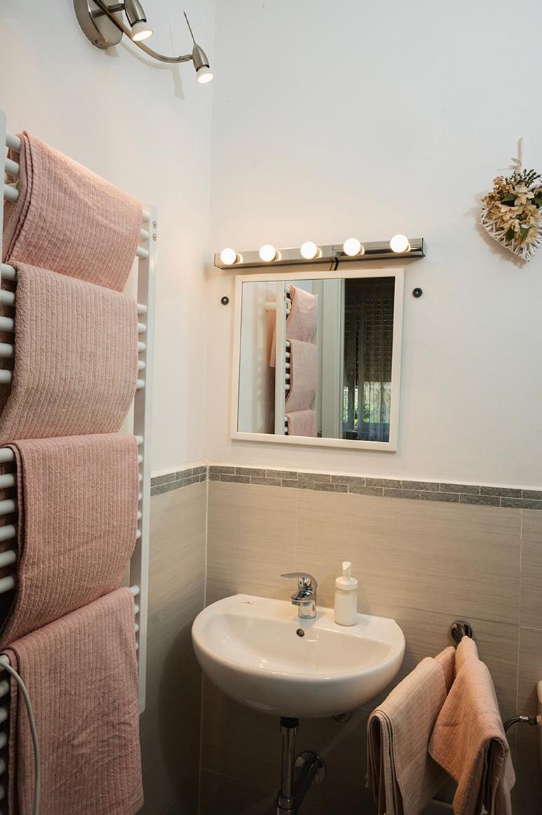 Quadruple Room with Private Bathroom photo 3