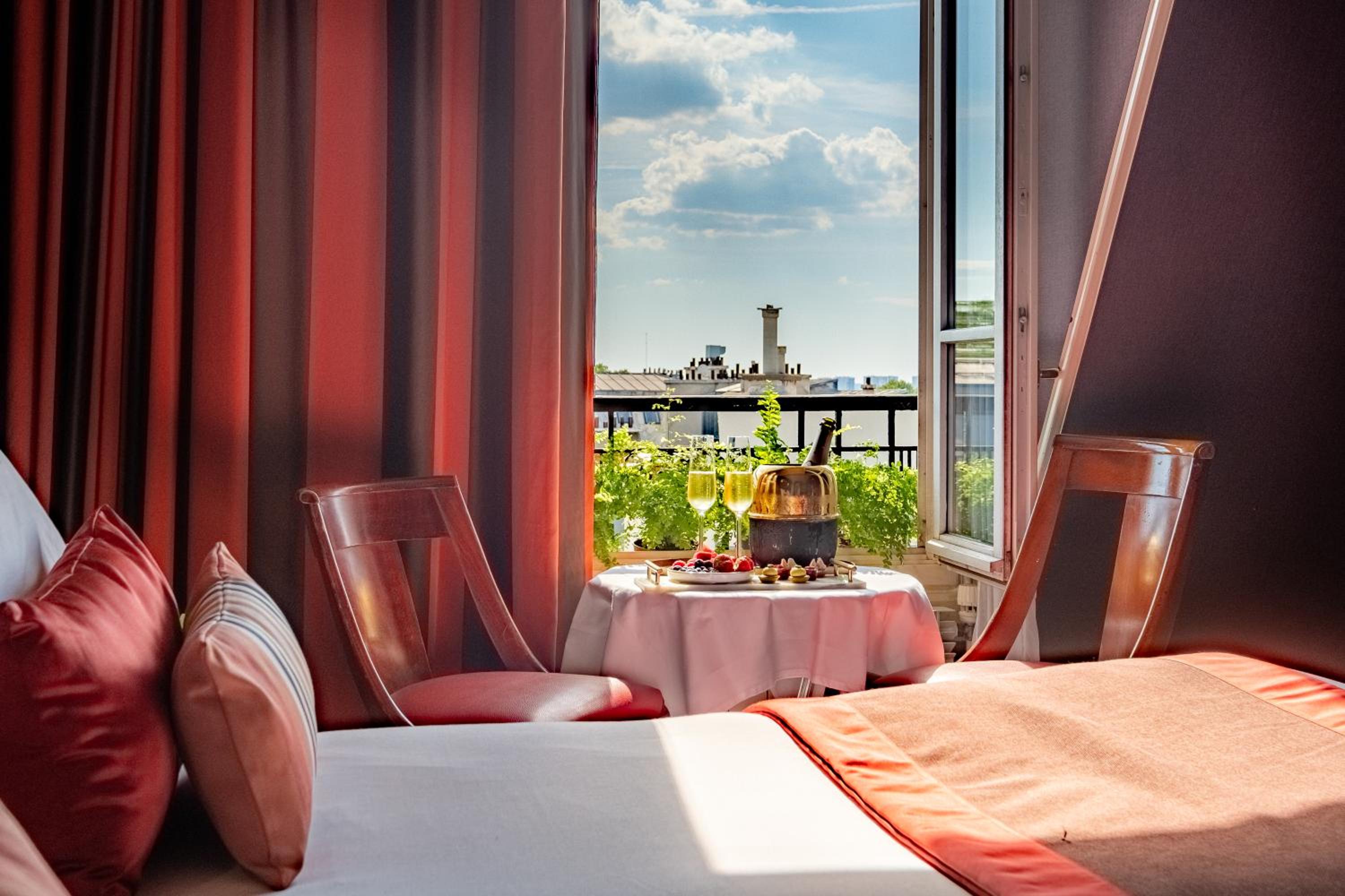 Eiffel Tower View Room