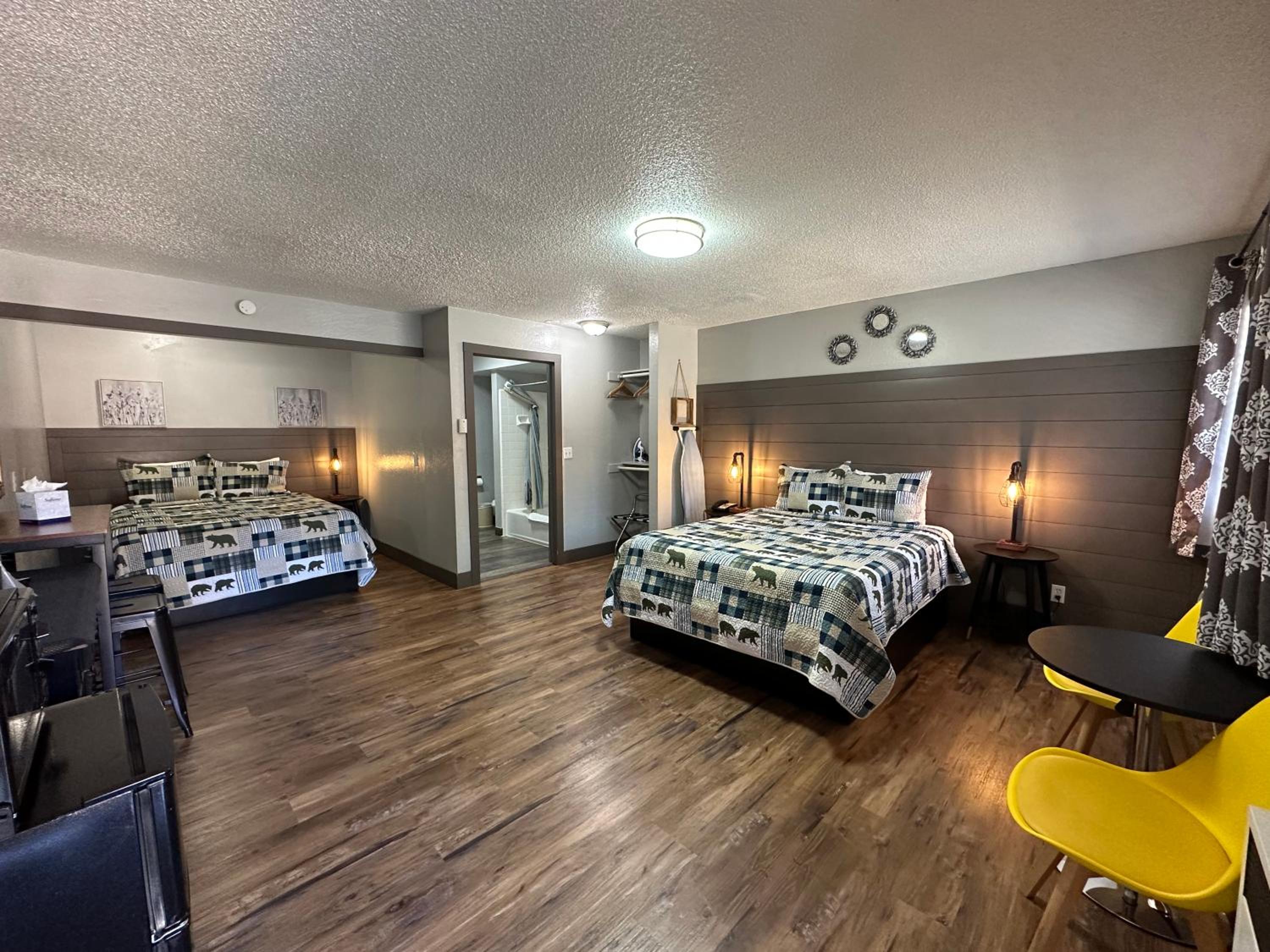 Standard Queen Room with Two Queen Beds - Photo 1