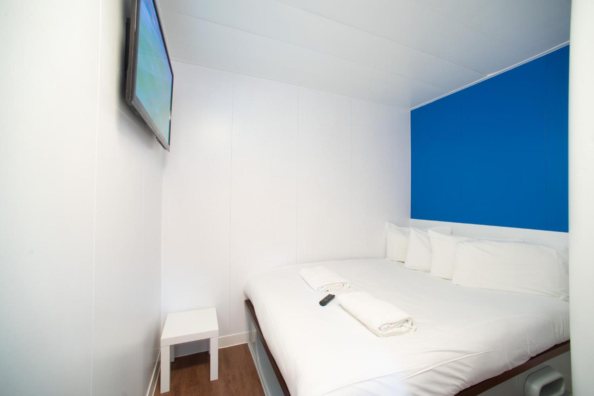 Small Double Room - No Window photo 2