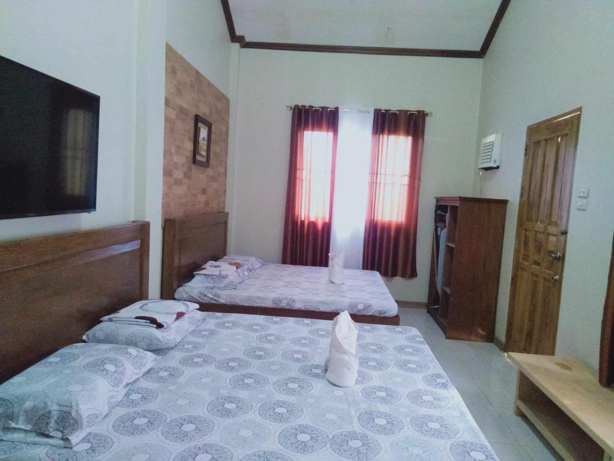 Family Room with Private Bathroom photo 3
