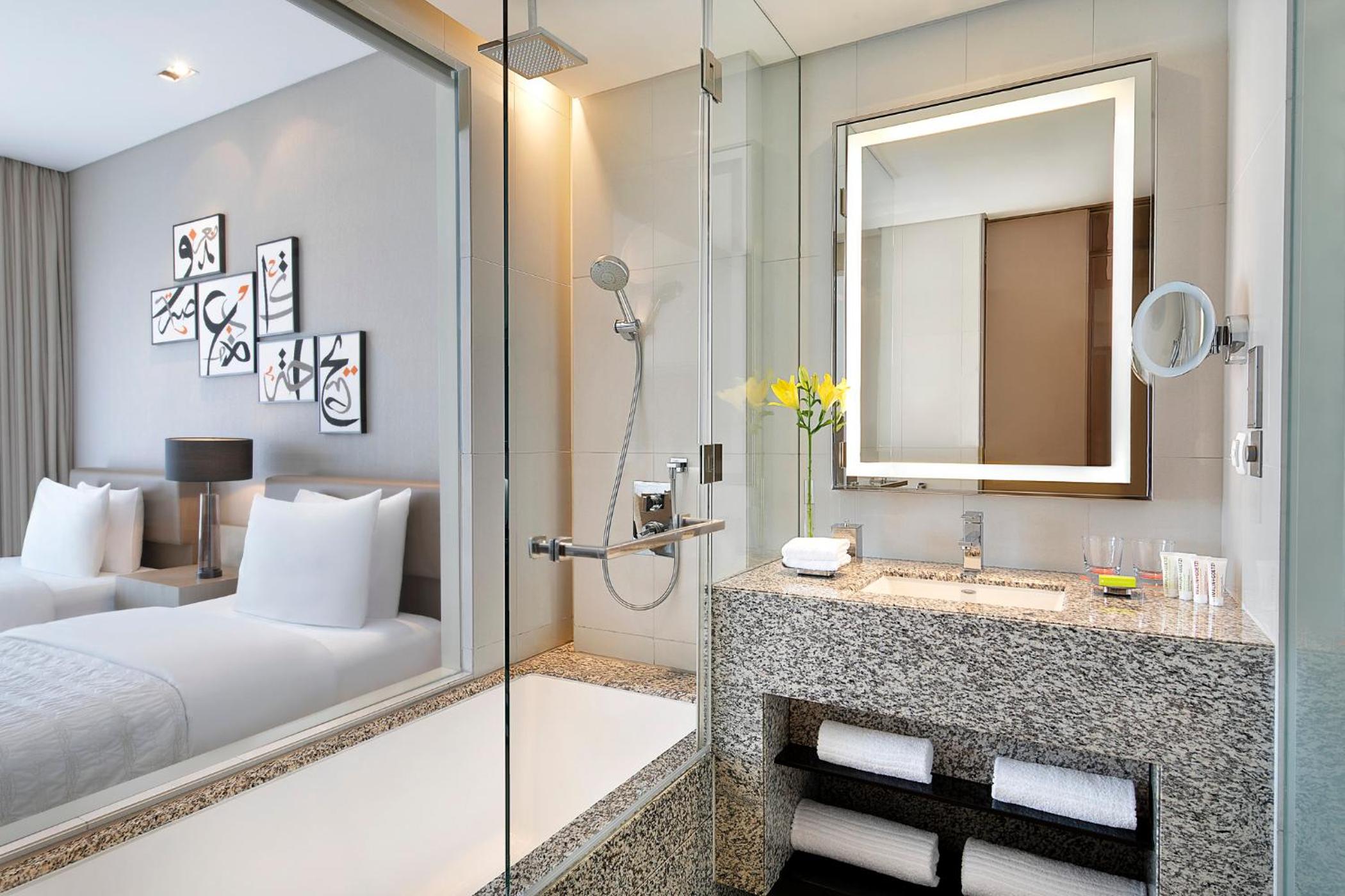 Club Twin Room, Club level, Guest room, 2 Twin/Single Bed(s) - Photo 7
