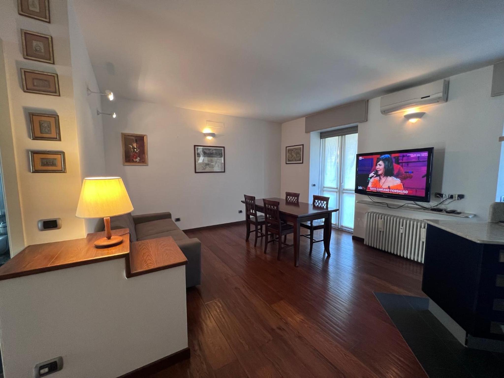 One-Bedroom Apartment photo 1