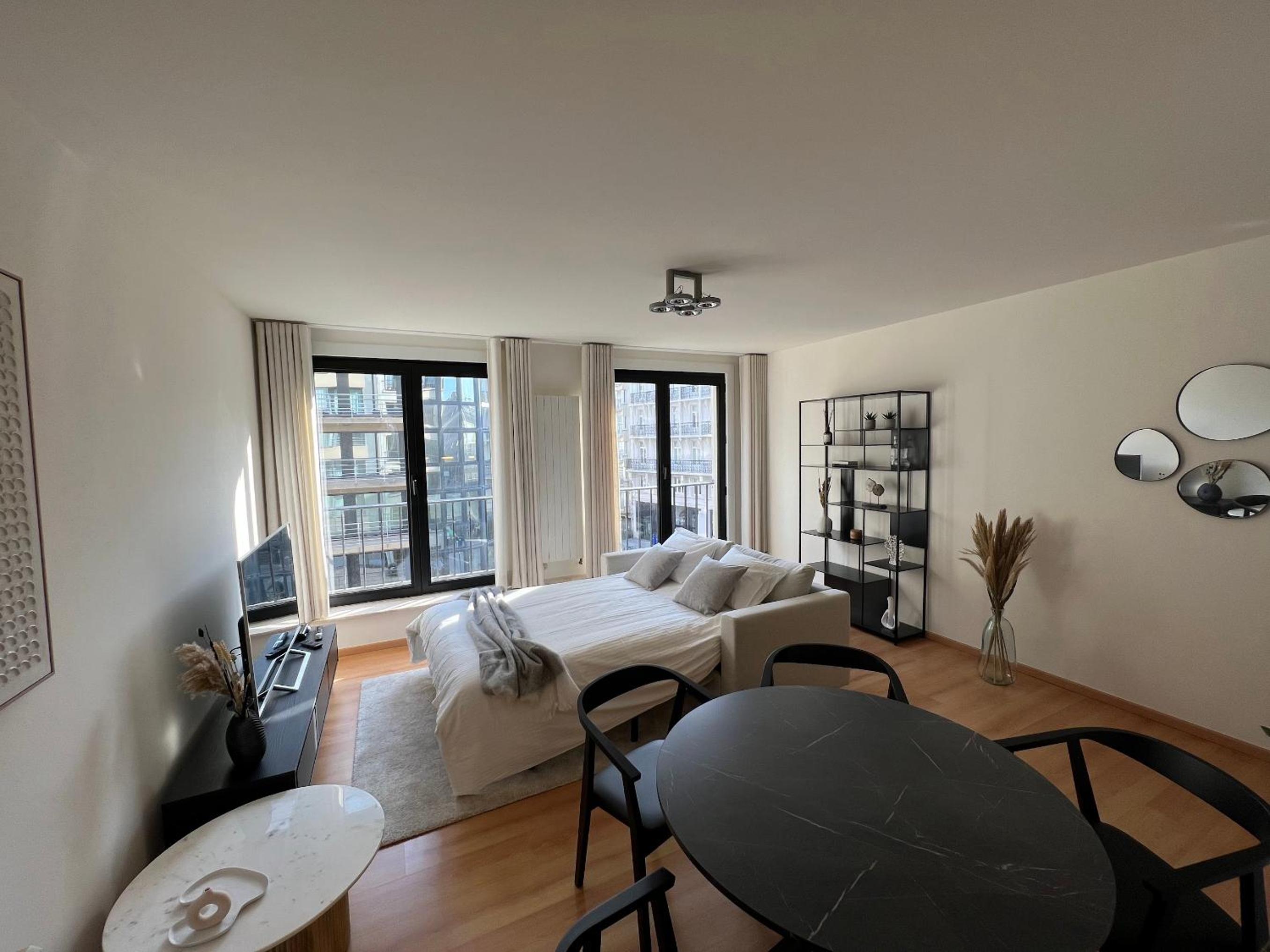 One-Bedroom Apartment photo 2