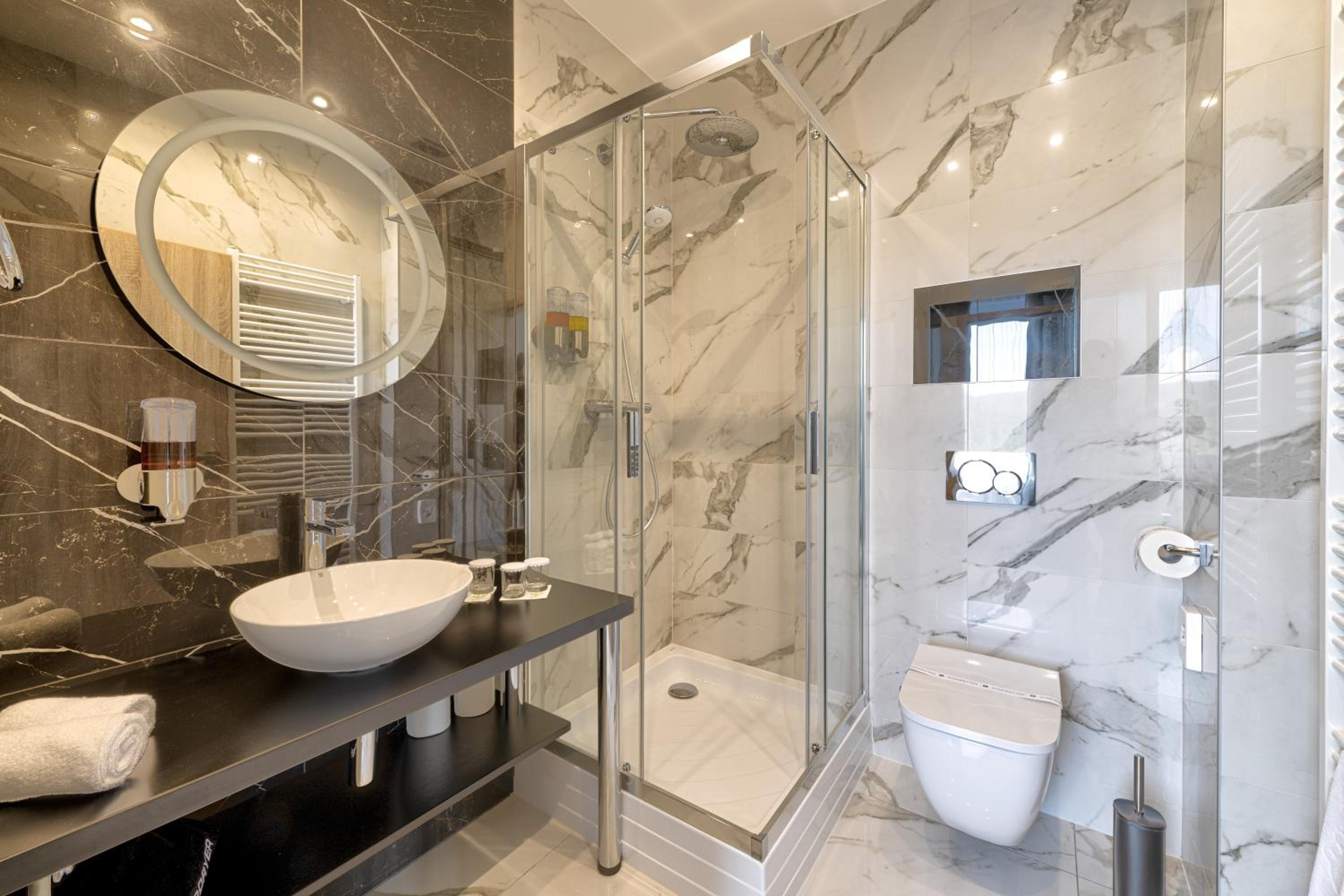 Superior King Suite - Photo 6