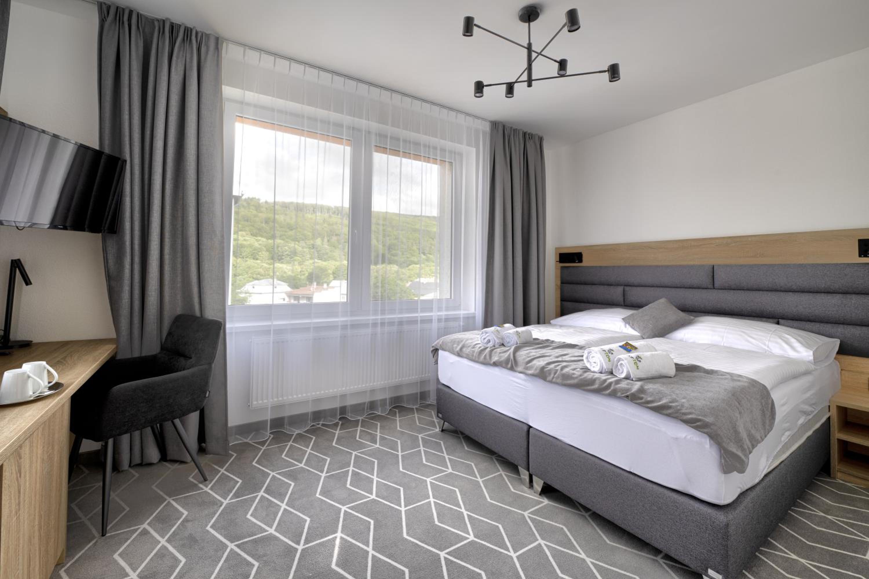 Superior King Suite - Photo 5