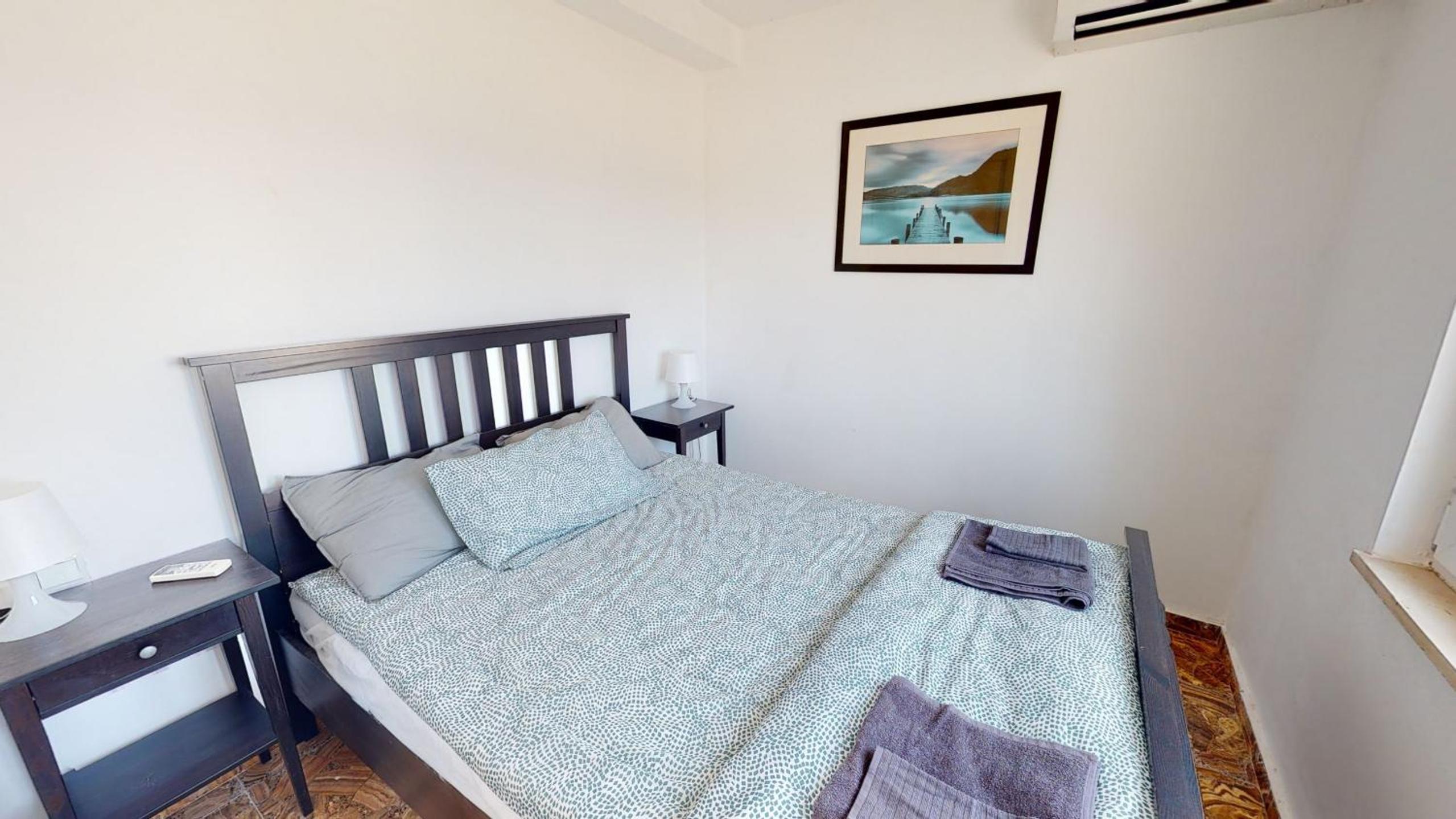 Five-Bedroom House photo 3