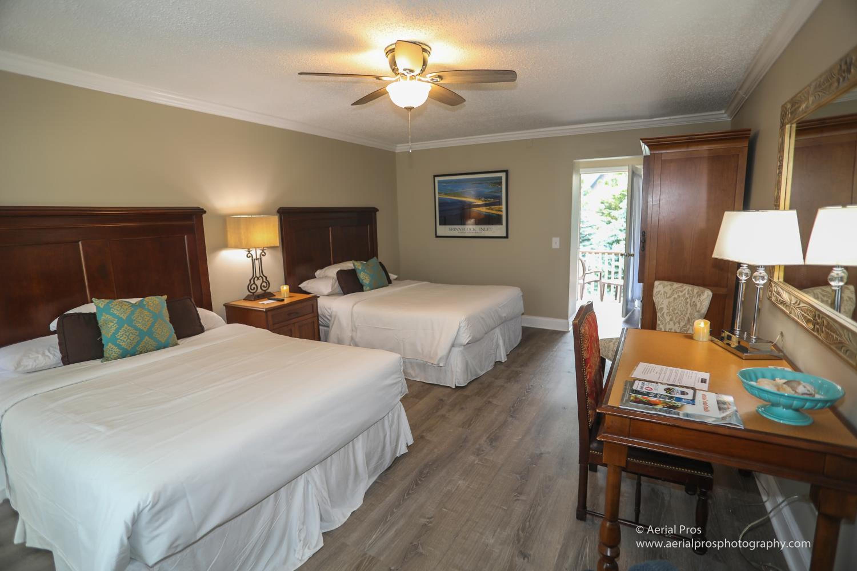 Superior Queen Room with Two Queen Beds photo 1