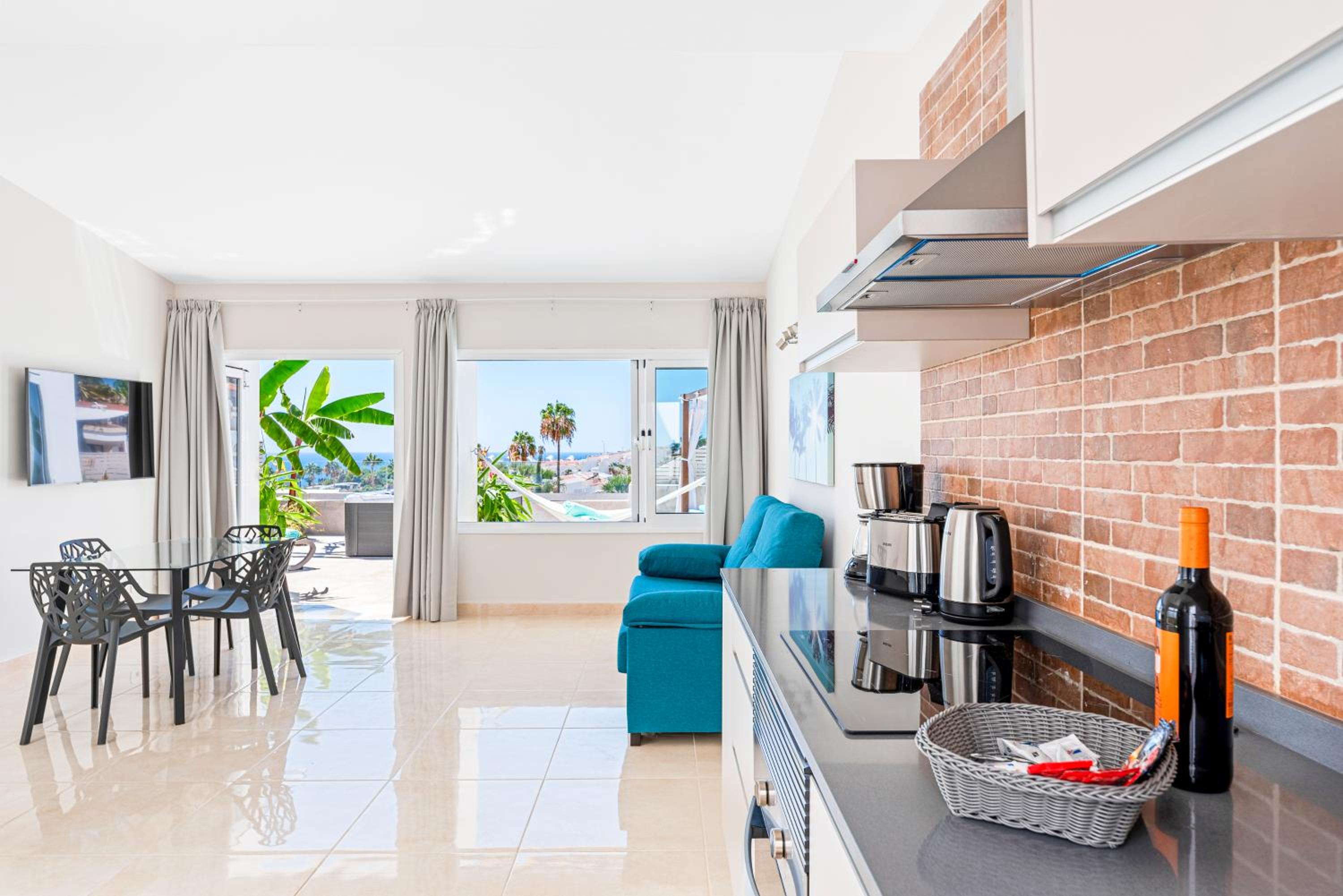 2 Bedrooms Bungalow with Chill Out Terrace + Jacuzzi + Sea Views