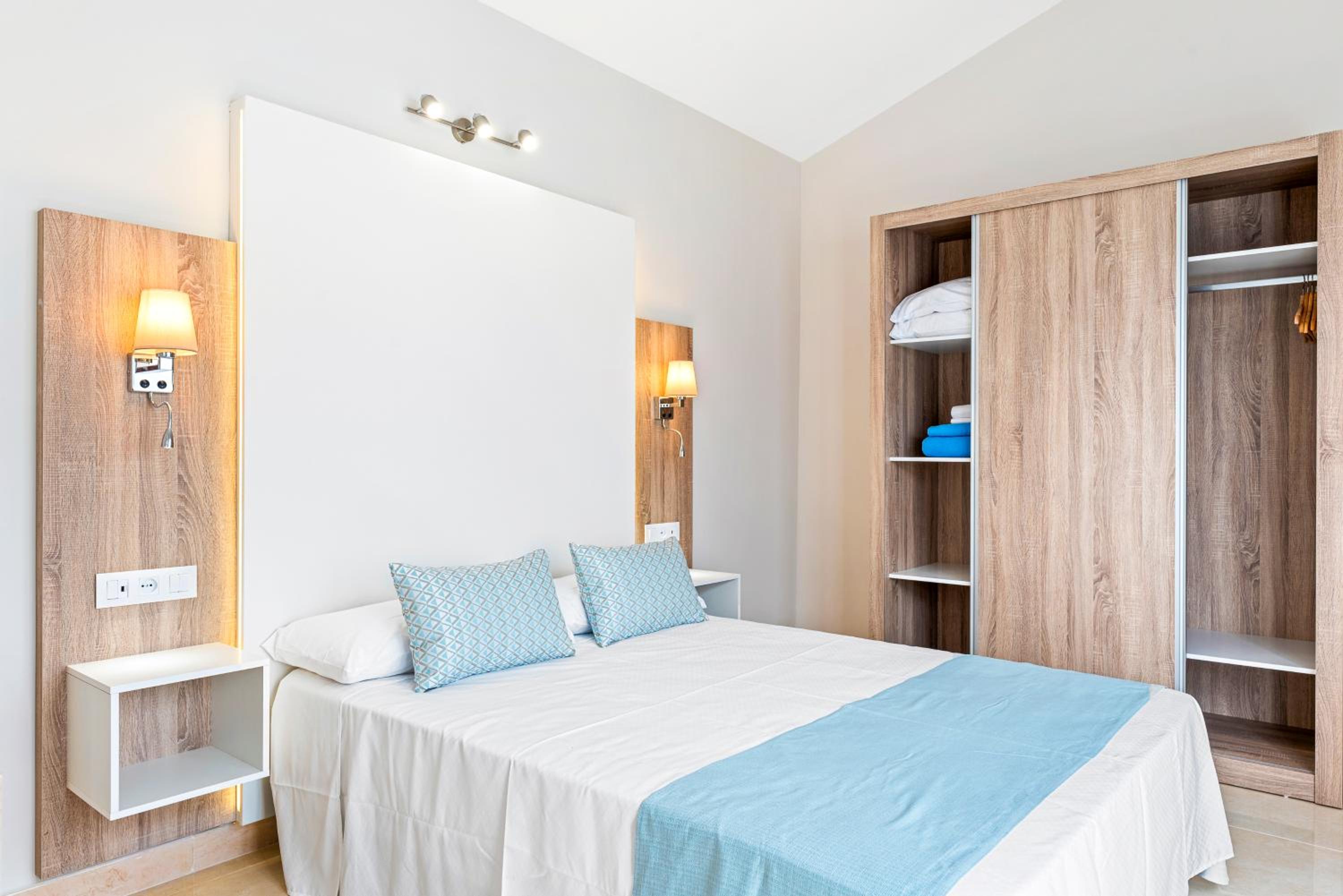 2 Bedrooms Bungalow with Chill Out Terrace + Jacuzzi + Sea Views photo 2