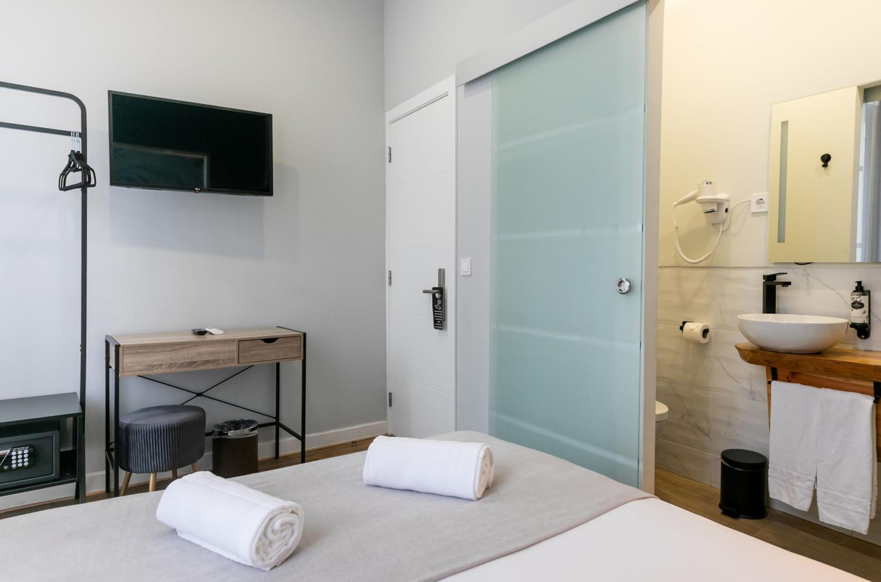 Economy Double Room - Photo 2