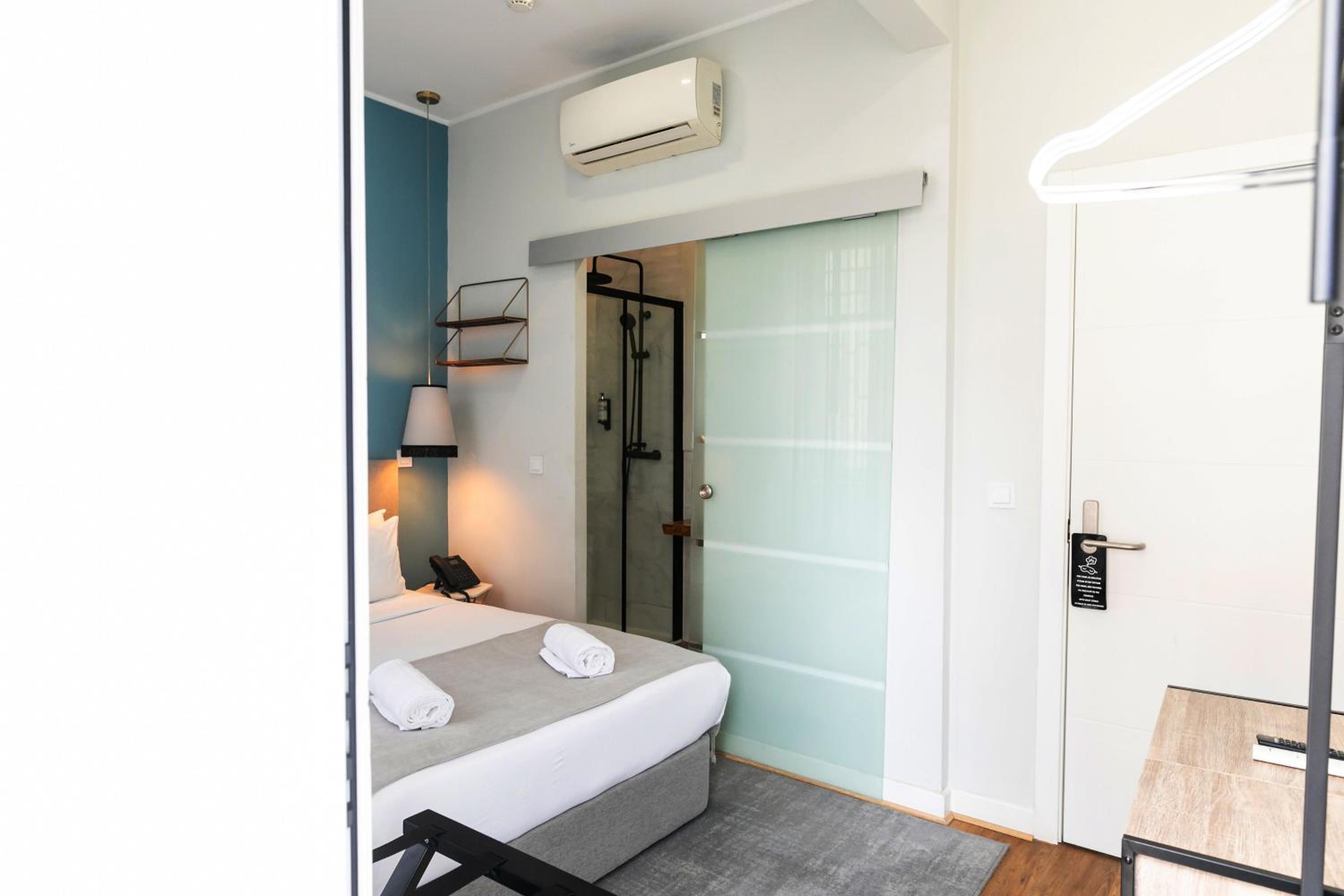 Economy Double Room - Photo 7
