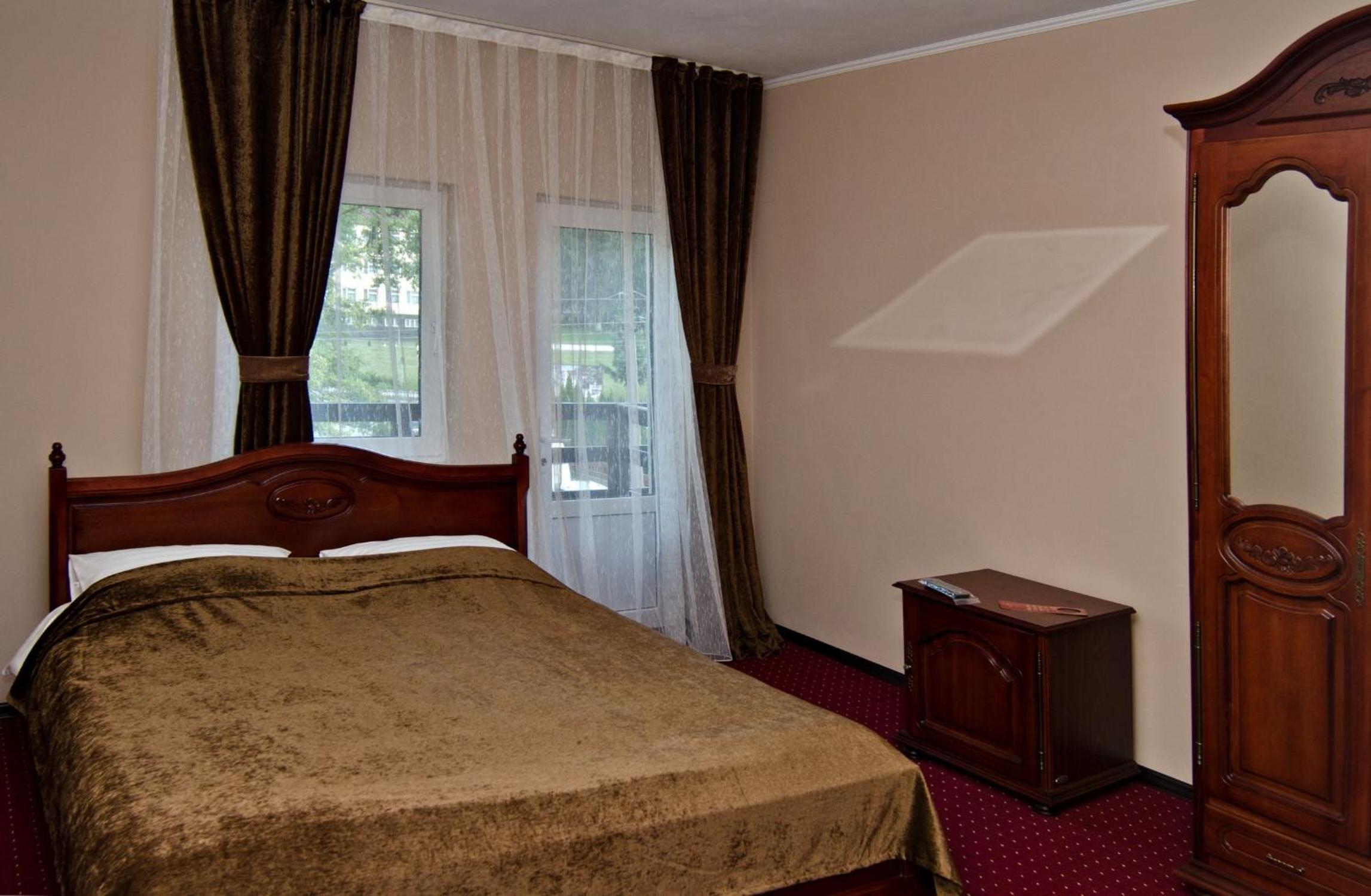 Deluxe Double Room with Balcony photo 2
