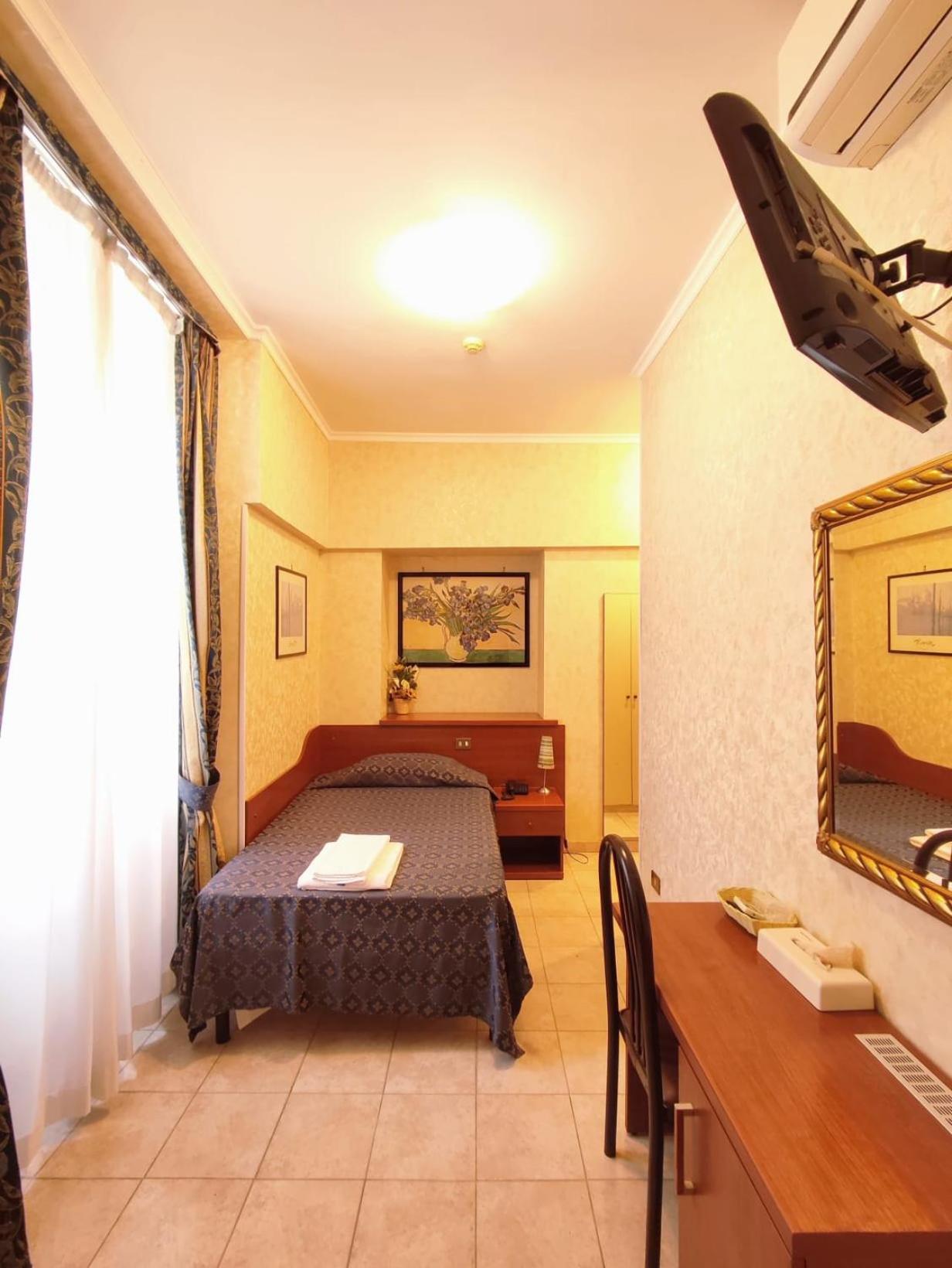 Single Room photo 2