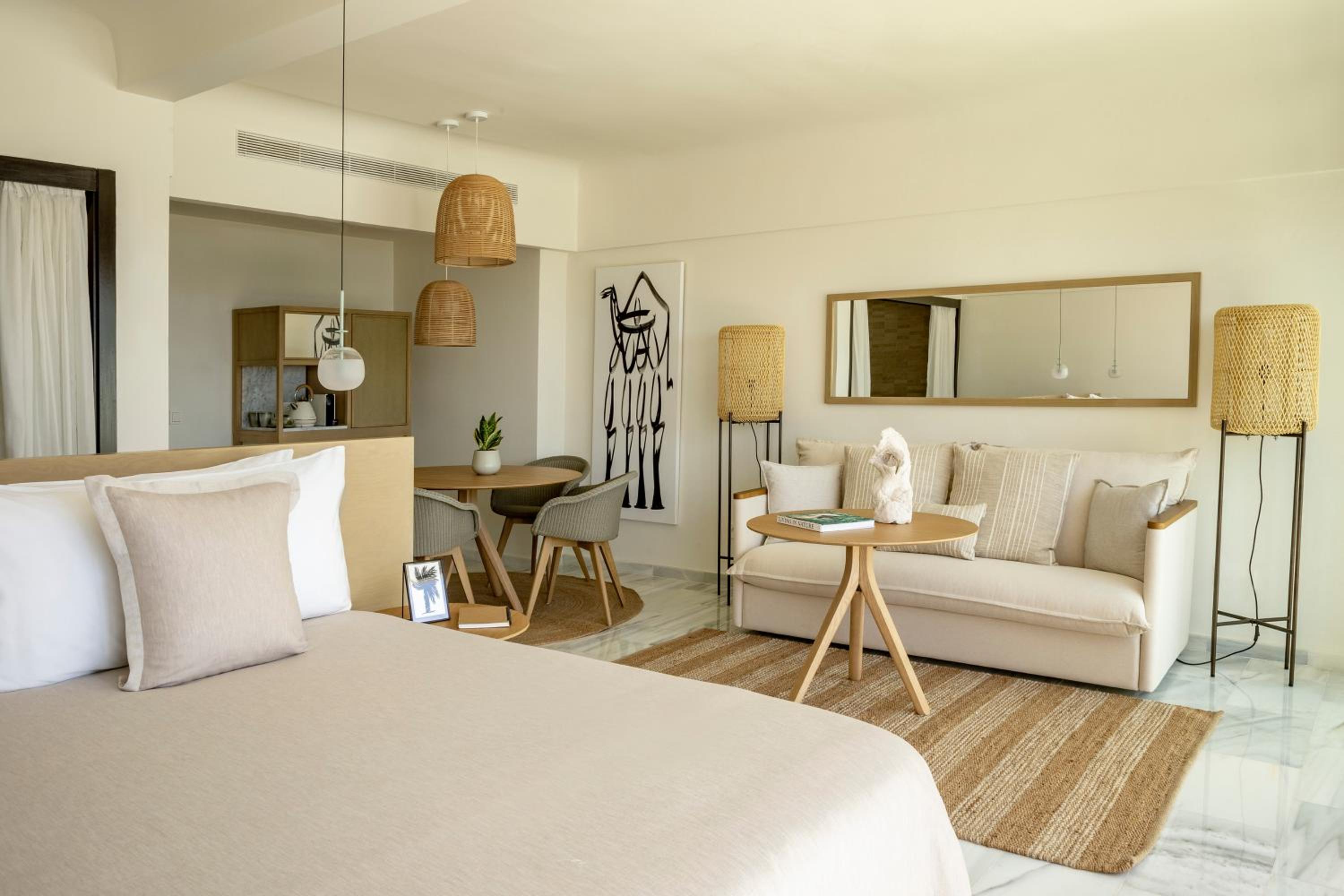 The Reserve Junior Suite Front View with Whirlpool photo 2