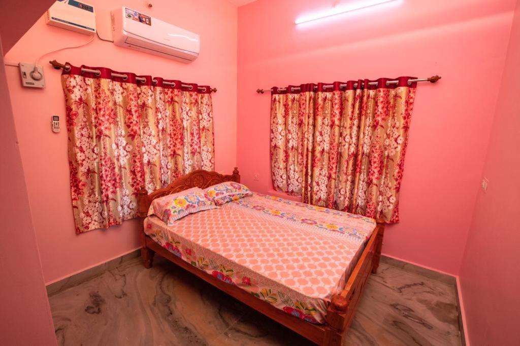 Three-Bedroom House photo 3
