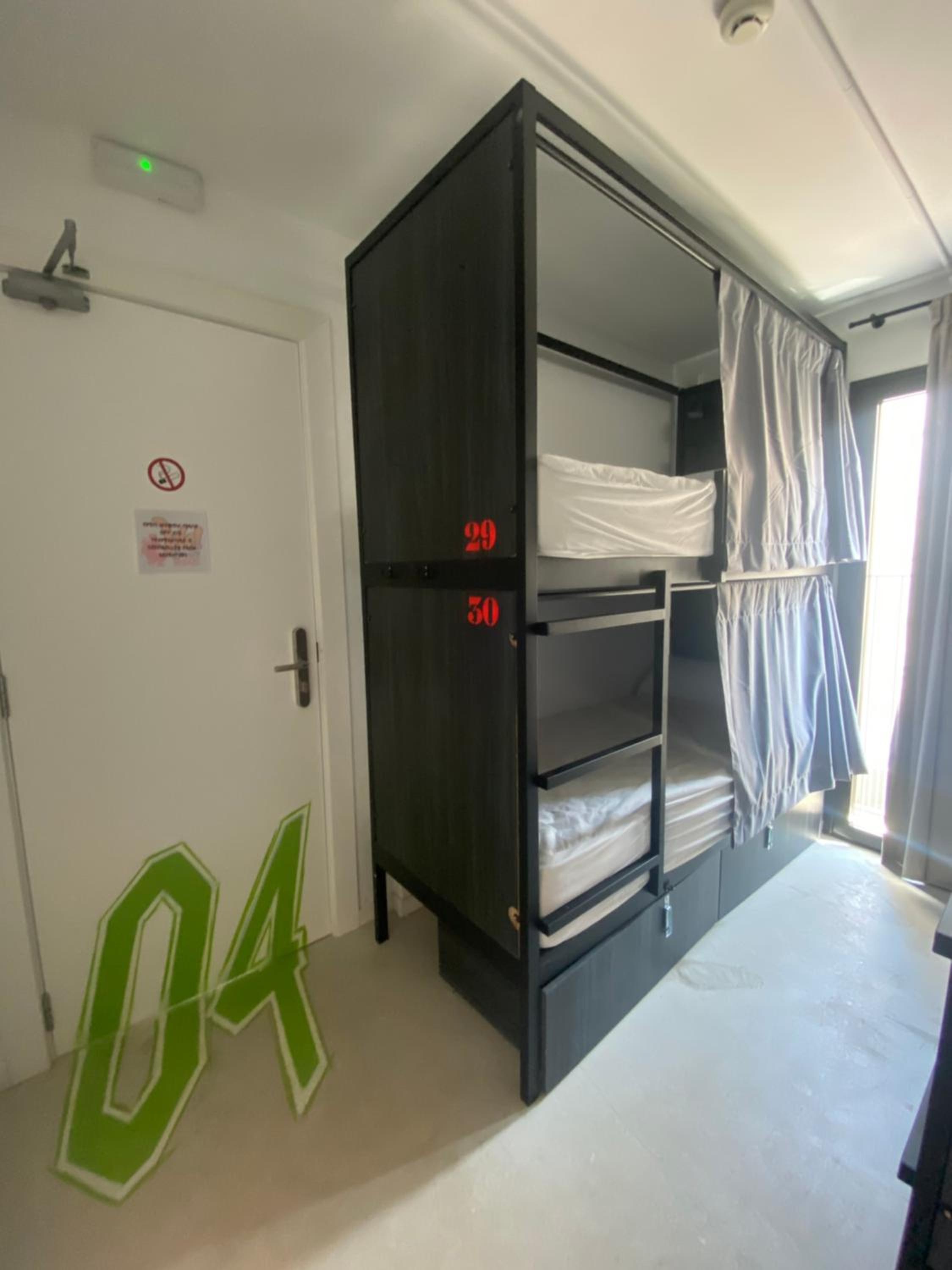 Bed in 4-Bed Mixed Dormitory Room photo 2