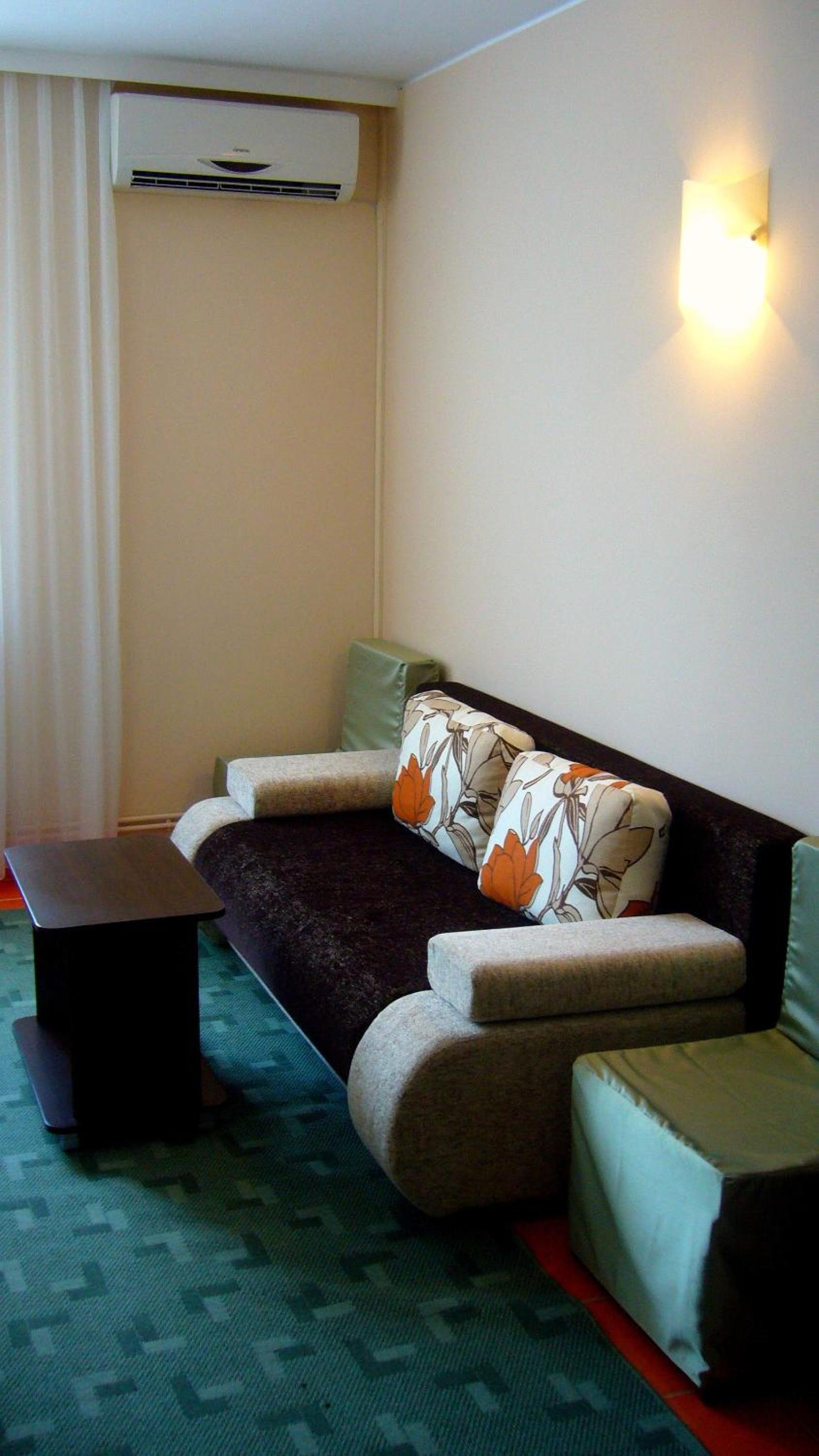 Family Room - Photo 6