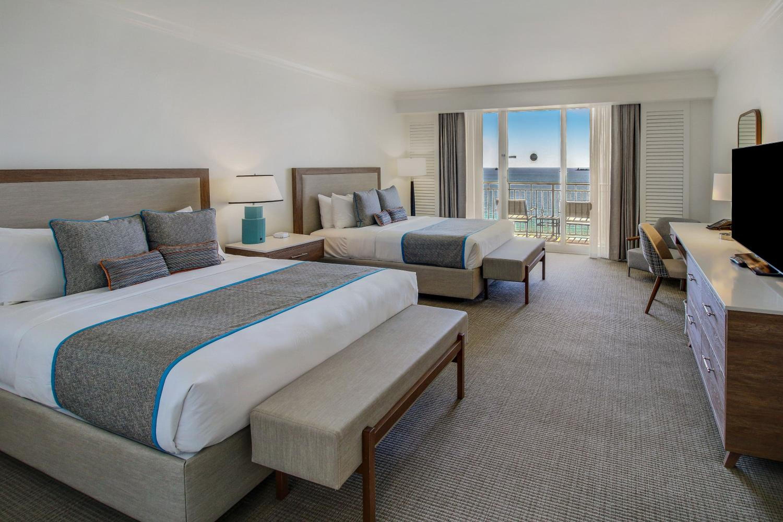 Queen Studio with Oceanfront View