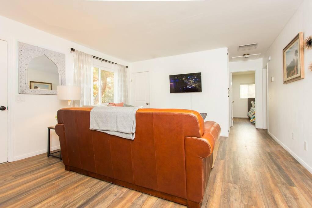 Two-Bedroom House photo 3