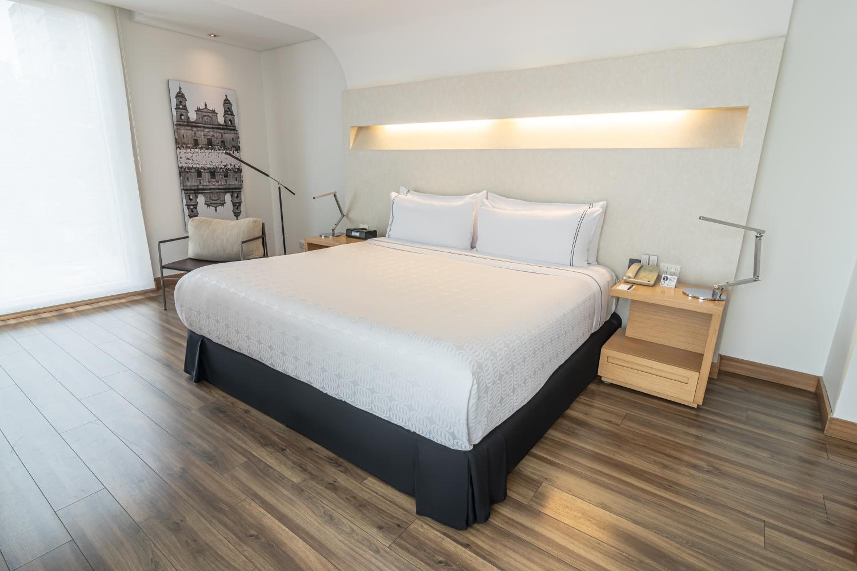 Superior King Room - Photo 3