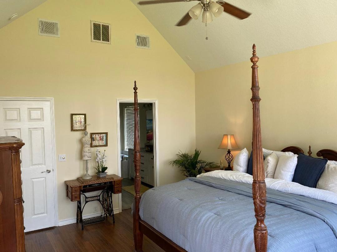 Deluxe King Room photo 3