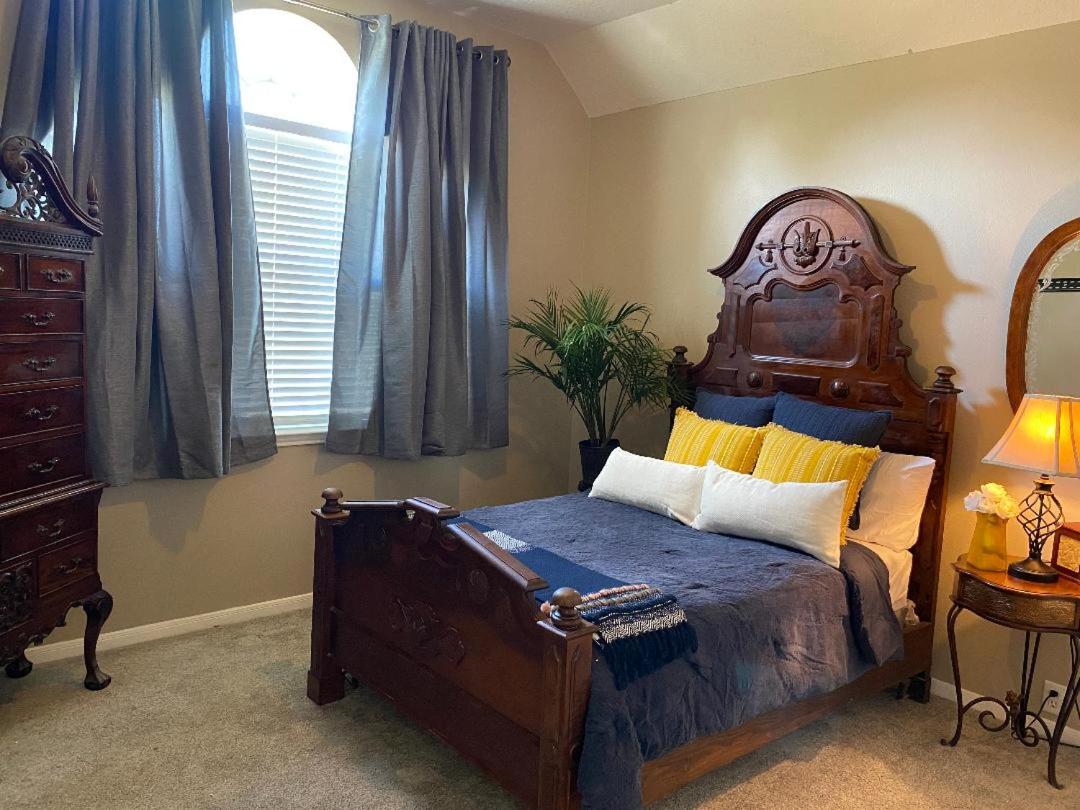 Queen Room photo 1