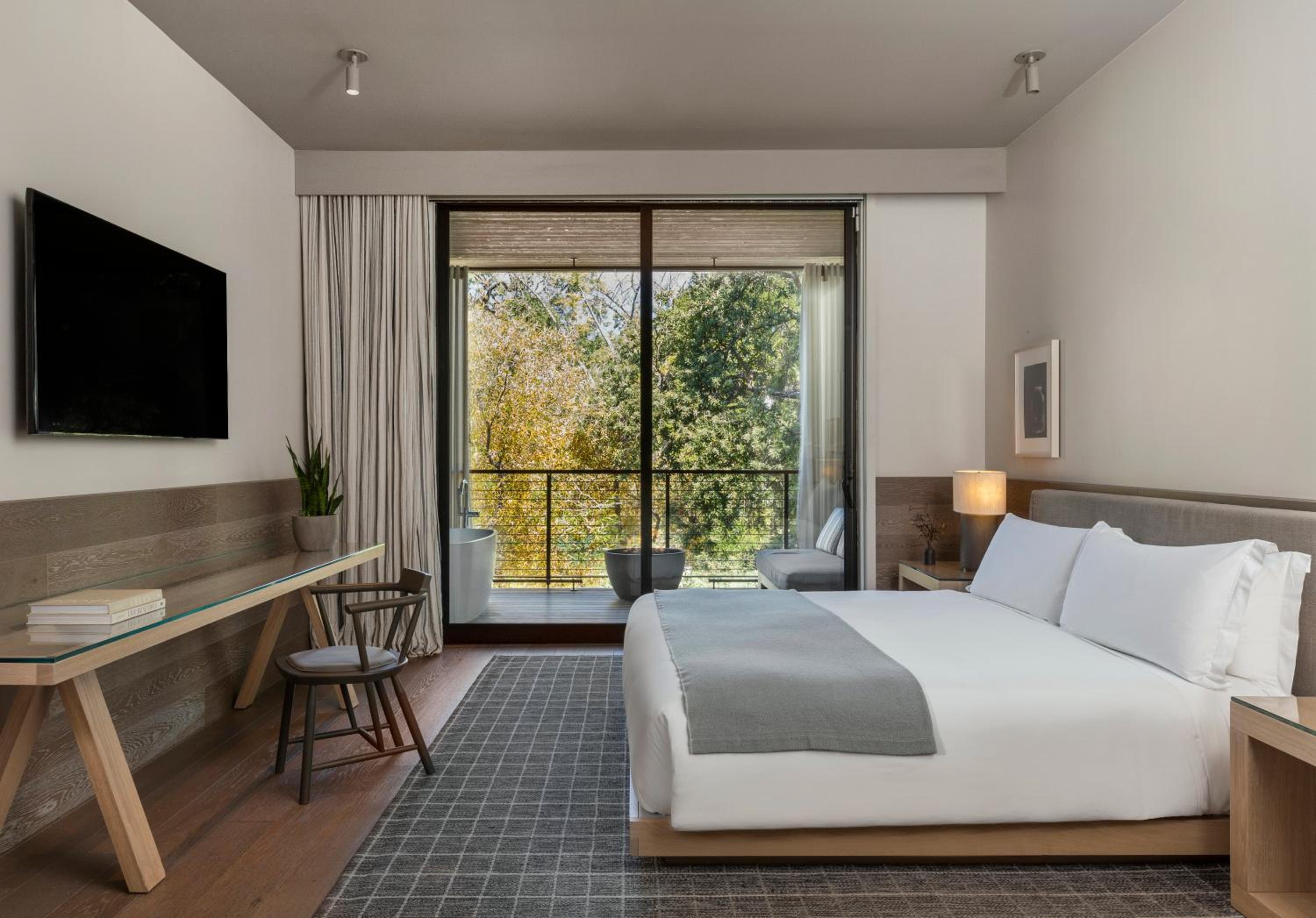 Premium King Room with Streamside View, Balcony and Outdoor Bathtub