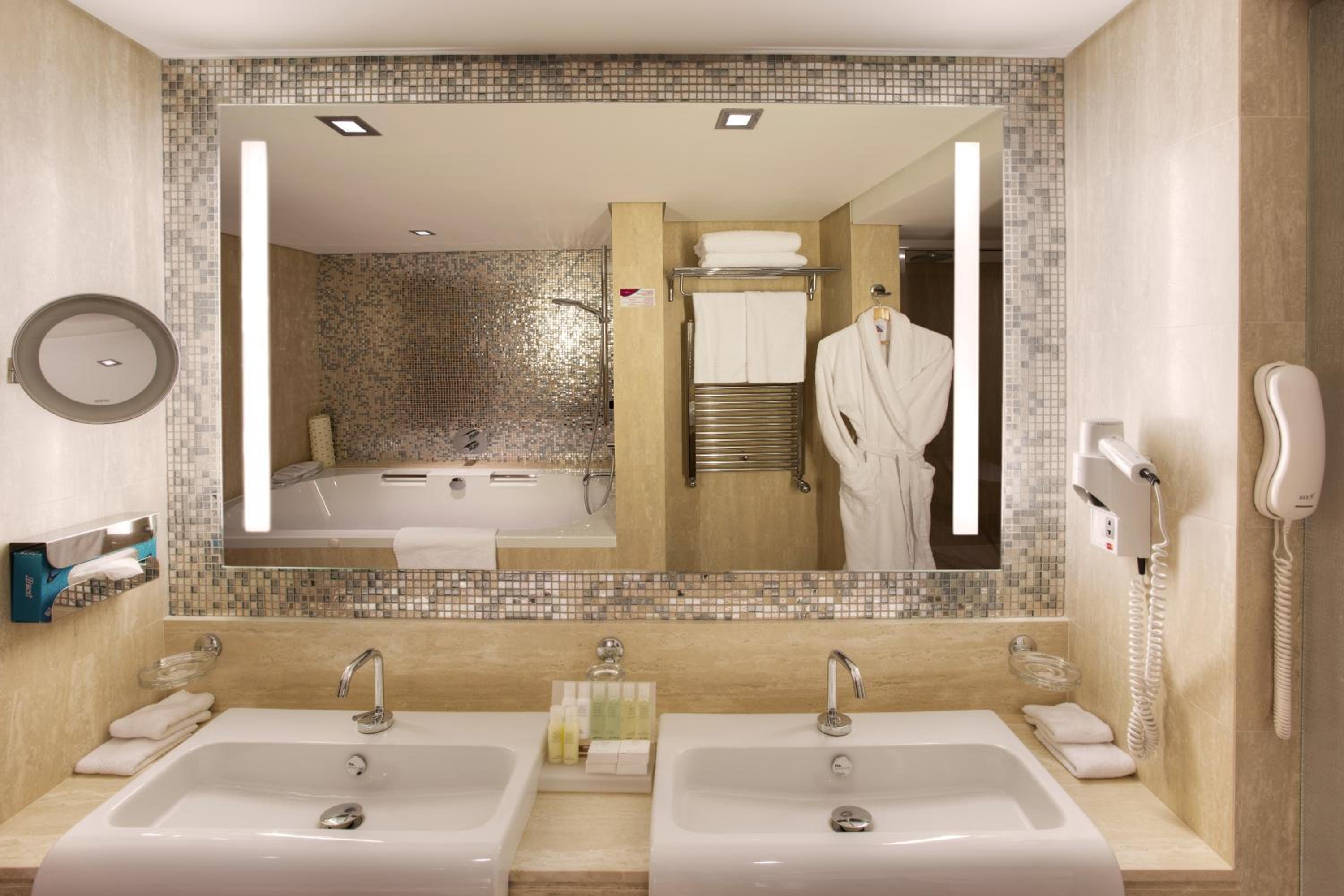 One-Bedroom King Suite - Photo 9