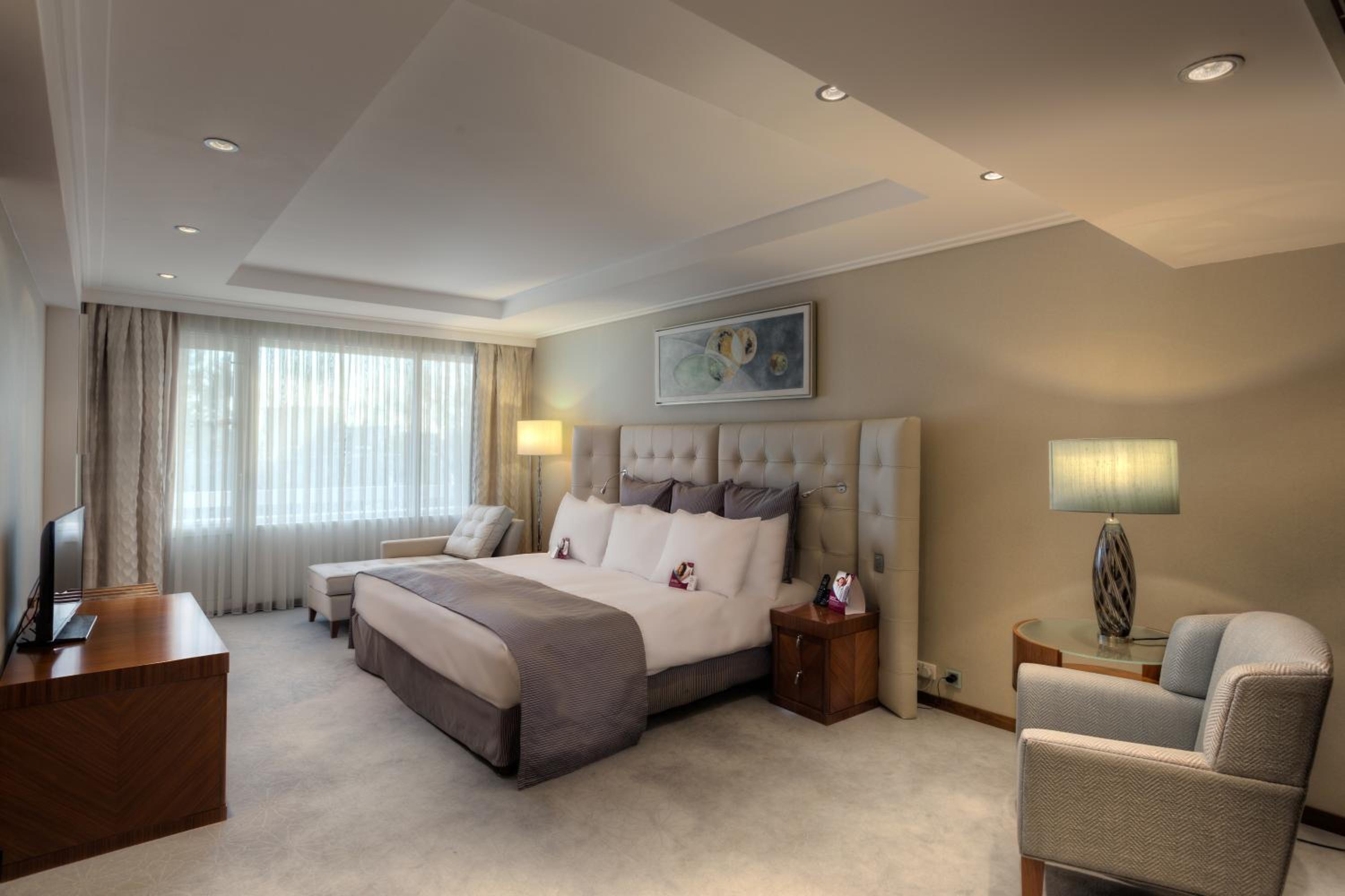 One-Bedroom King Suite - Photo 1