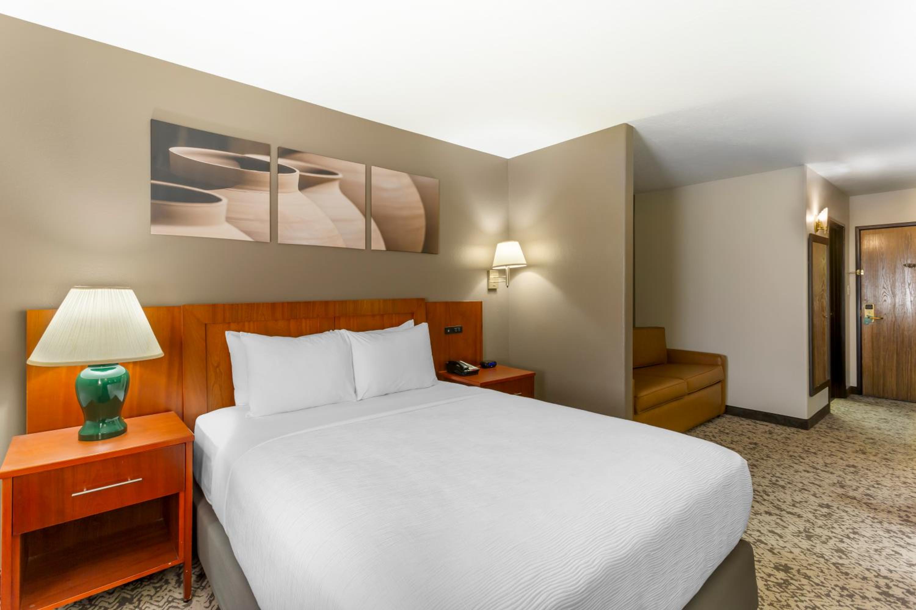 Queen Suite - Photo 4