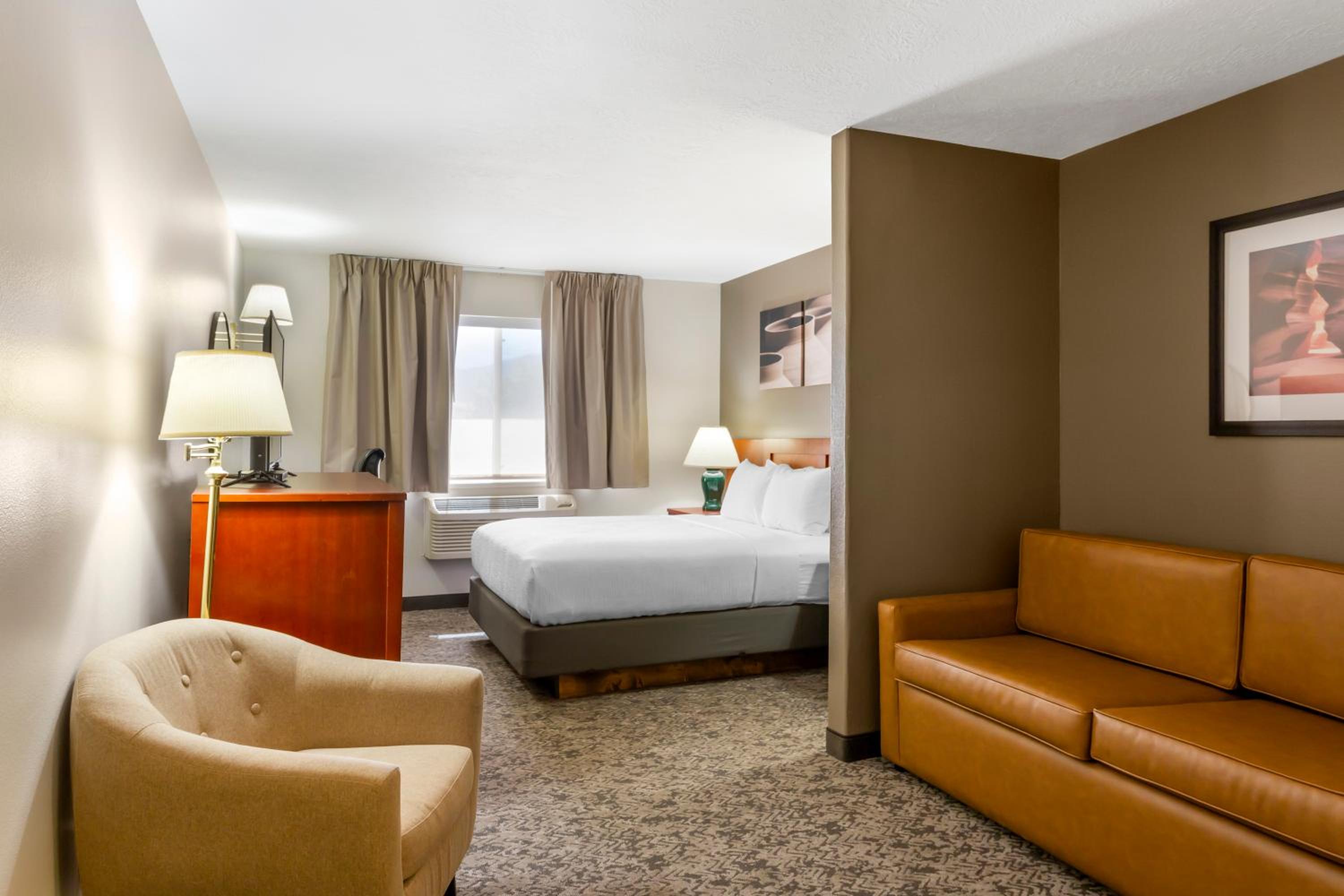 Queen Suite - Photo 2