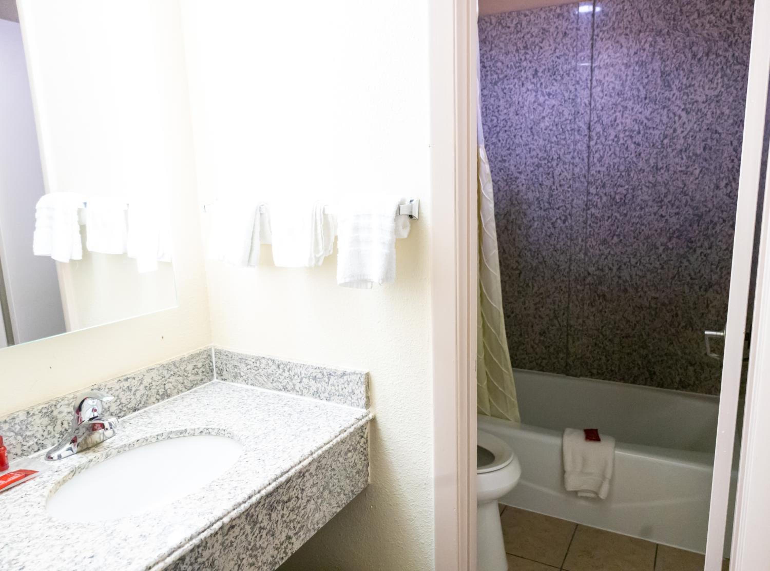 King Room - Non-Smoking - Photo 5