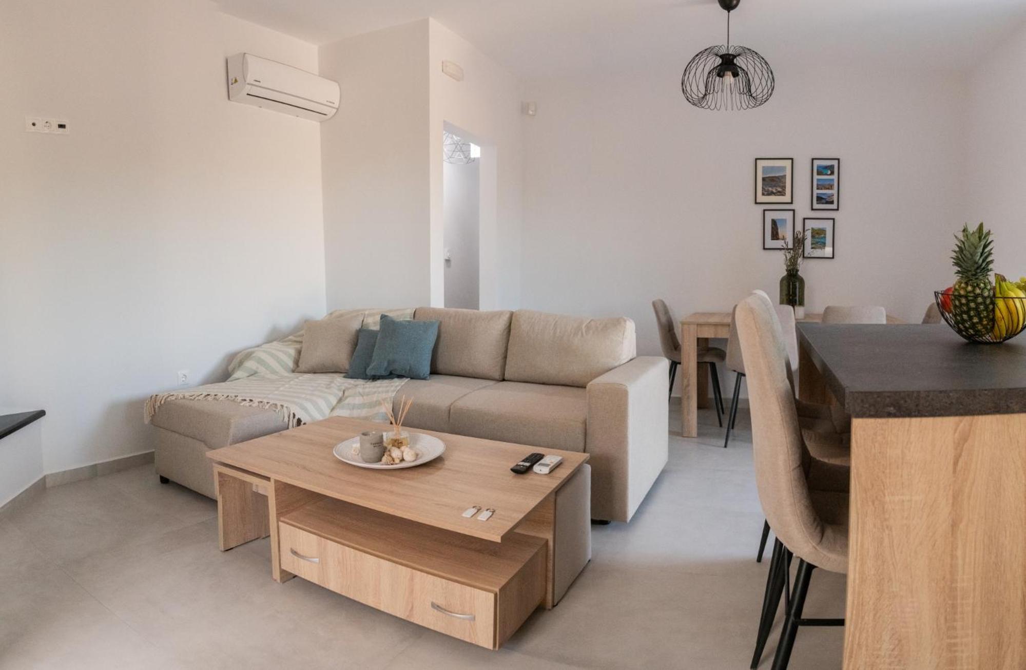 One-Bedroom House photo 1