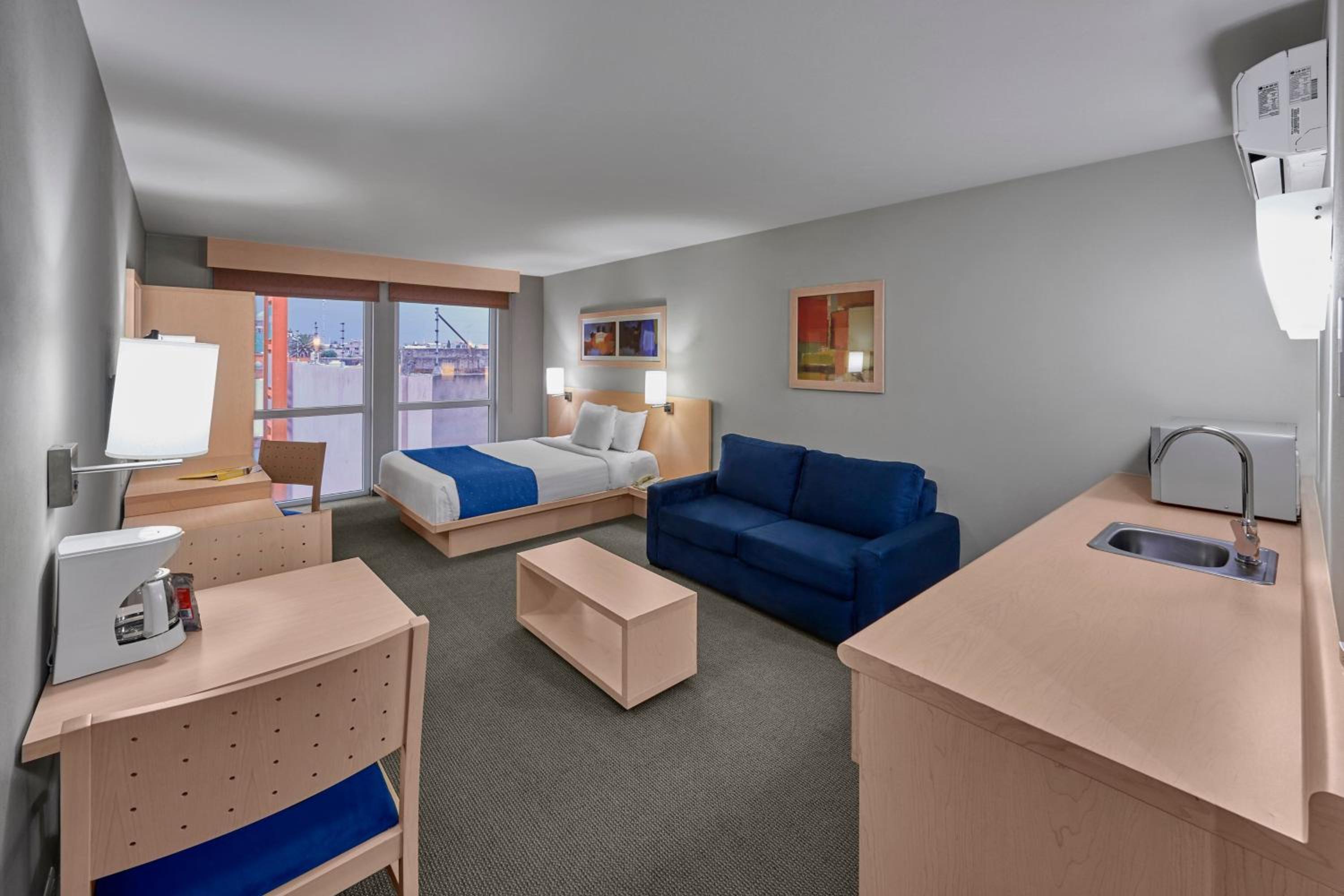 Superior Queen Room with Sofa Bed photo 1