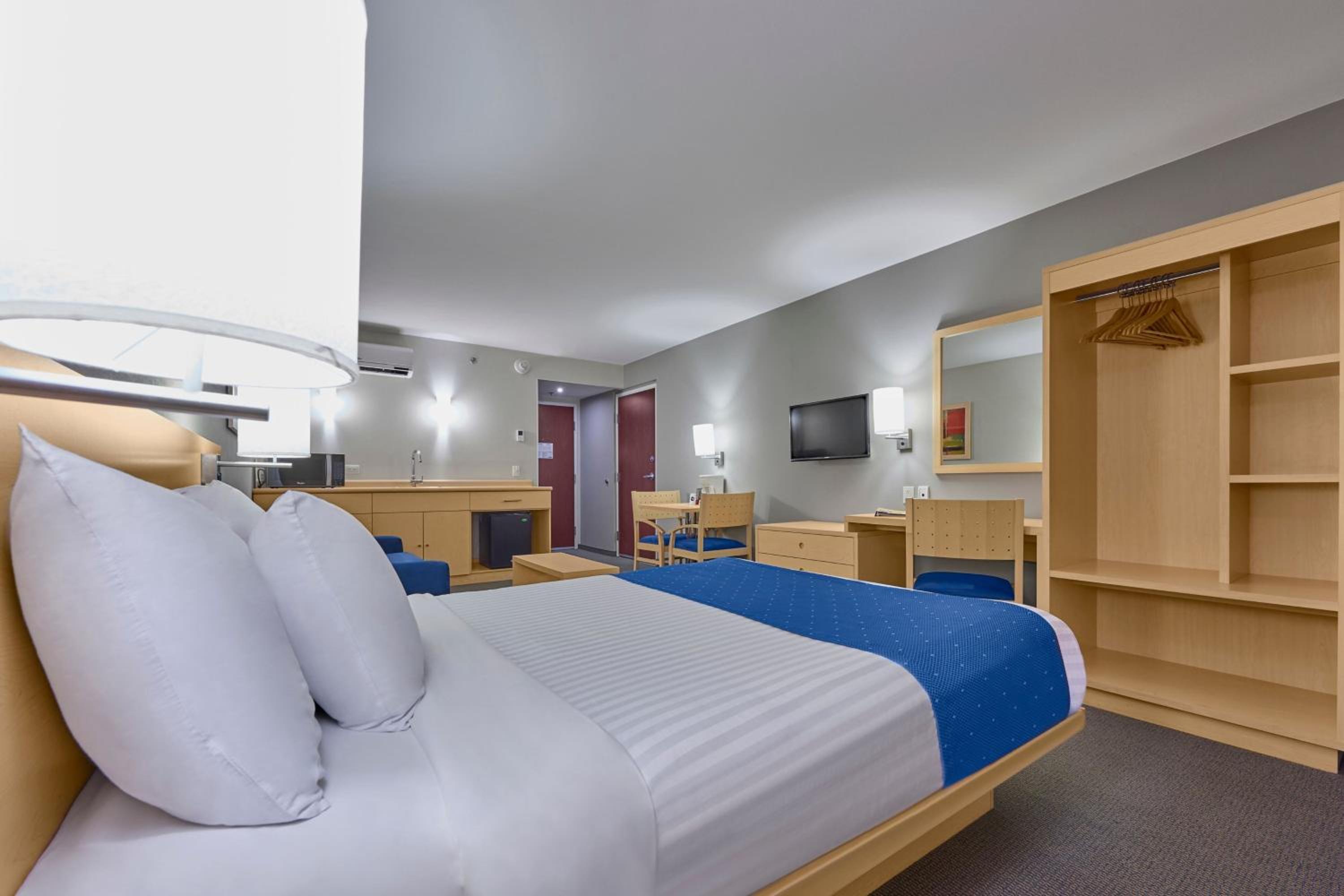 Superior Queen Room with Sofa Bed photo 3